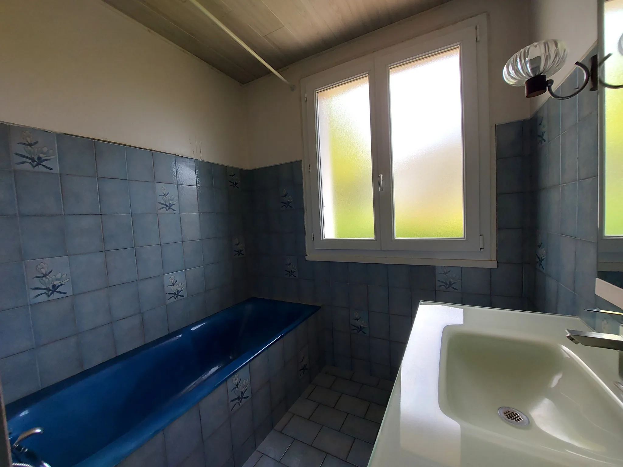 Maison individuelle 4 chambres à Saint-Mamet-la-Salvetat avec jardin et garage 