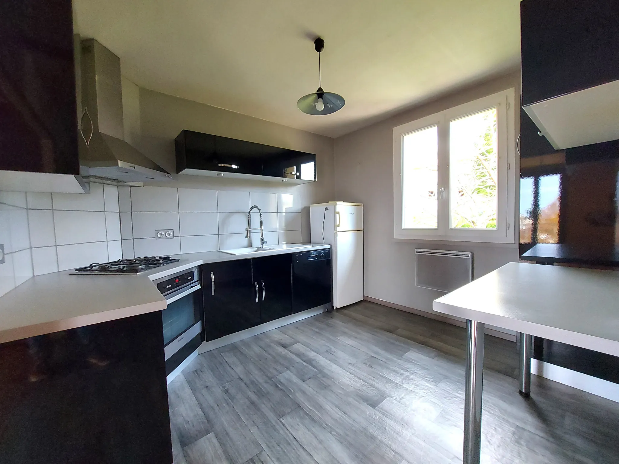 Maison individuelle 4 chambres à Saint-Mamet-la-Salvetat avec jardin et garage 