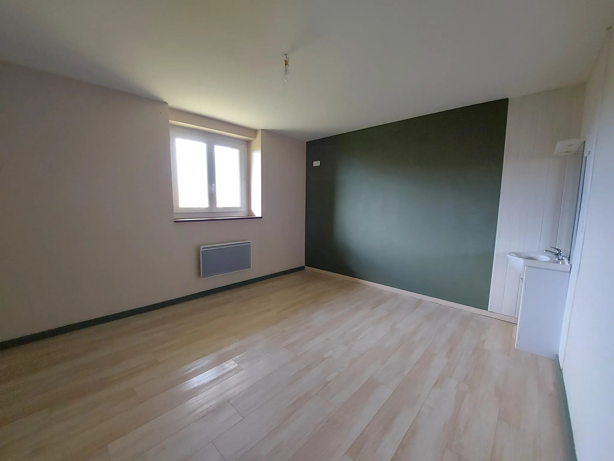 Maison individuelle 4 chambres à Saint-Mamet-la-Salvetat avec jardin et garage 