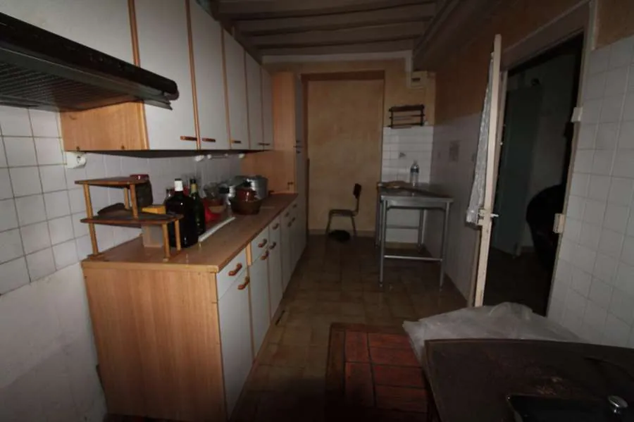 Maison ancienne à rénover à Clamecy avec jardin et accès au bief 