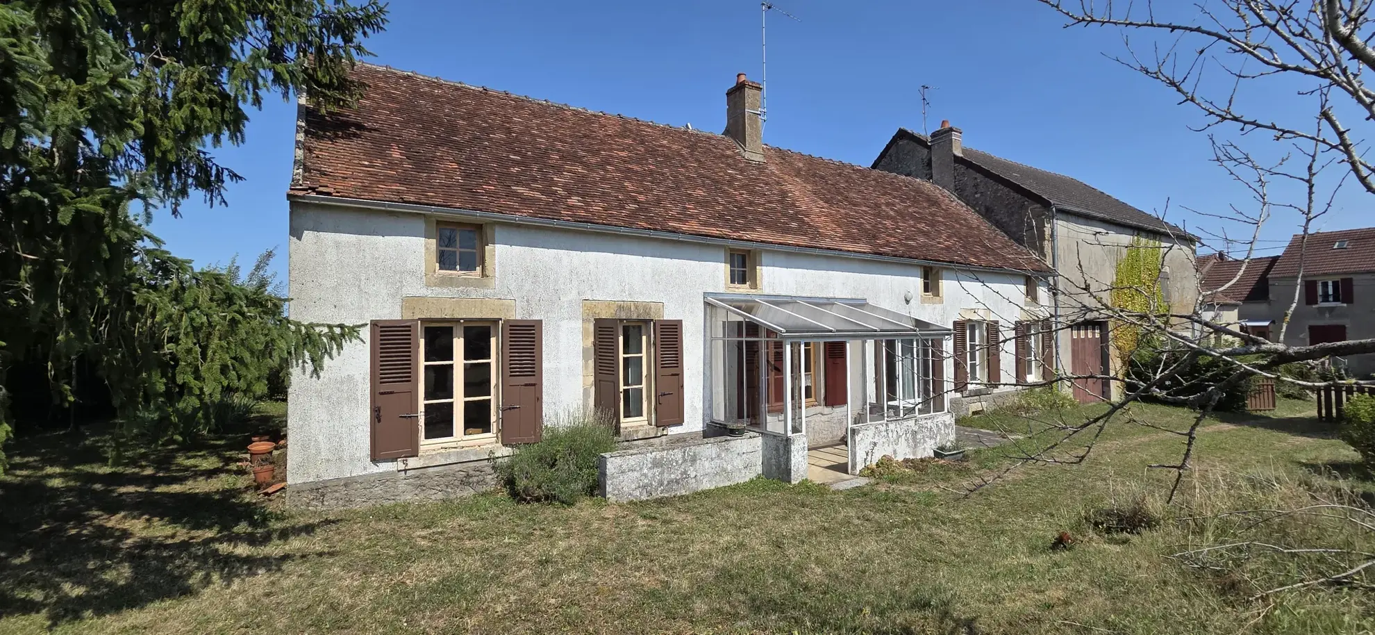 Ancienne ferme avec dépendances et 3 018 m² de terrain à Brinon-sur-Beuvron