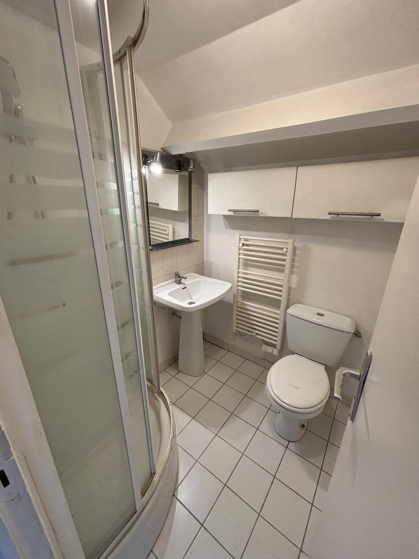 Studio à vendre à Saint-Geneviève-des-Bois – Proche mairie et parc, parking privé 