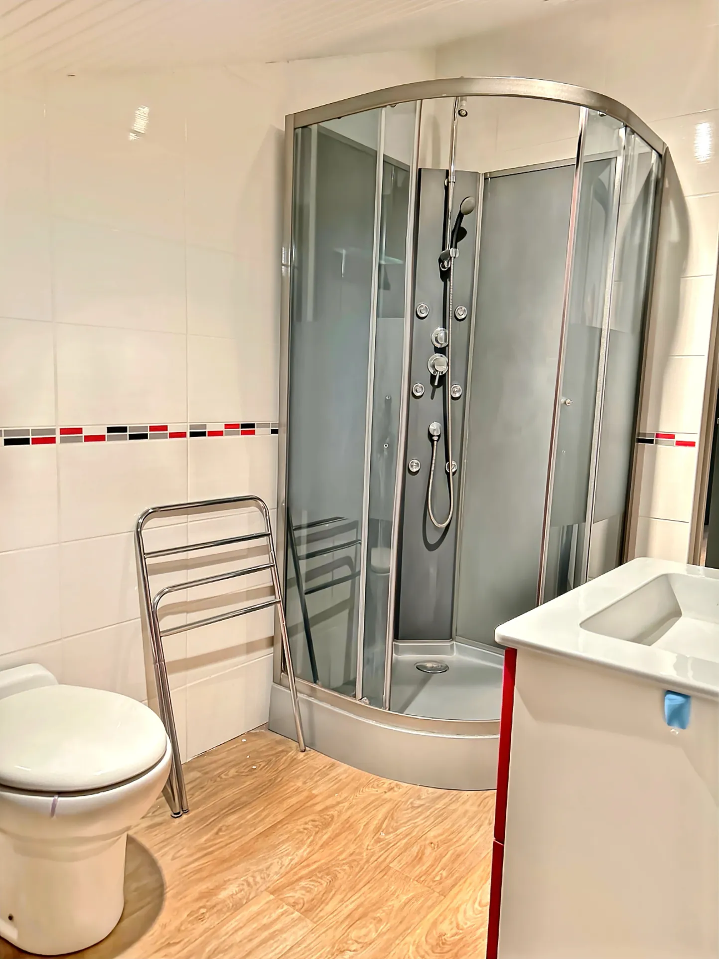 Joli pavillon à Chappes avec piscine, studio et garage proche Riom 