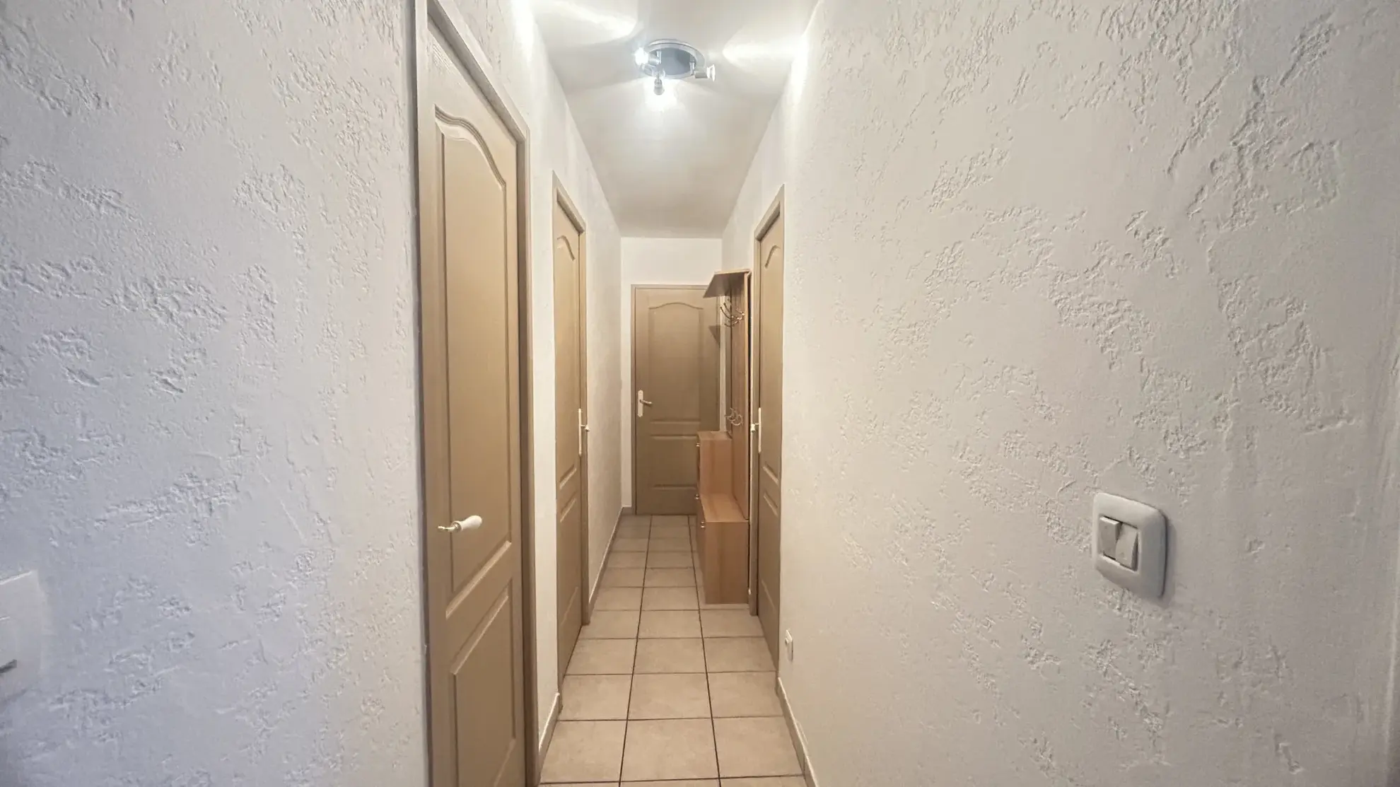 Joli pavillon à Chappes avec piscine, studio et garage proche Riom 