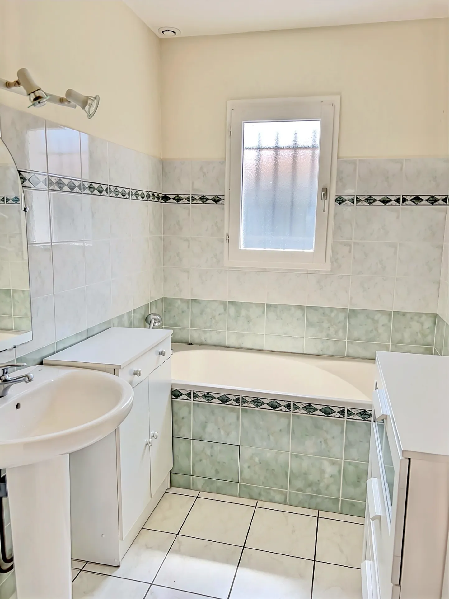 Joli pavillon à Chappes avec piscine, studio et garage proche Riom 