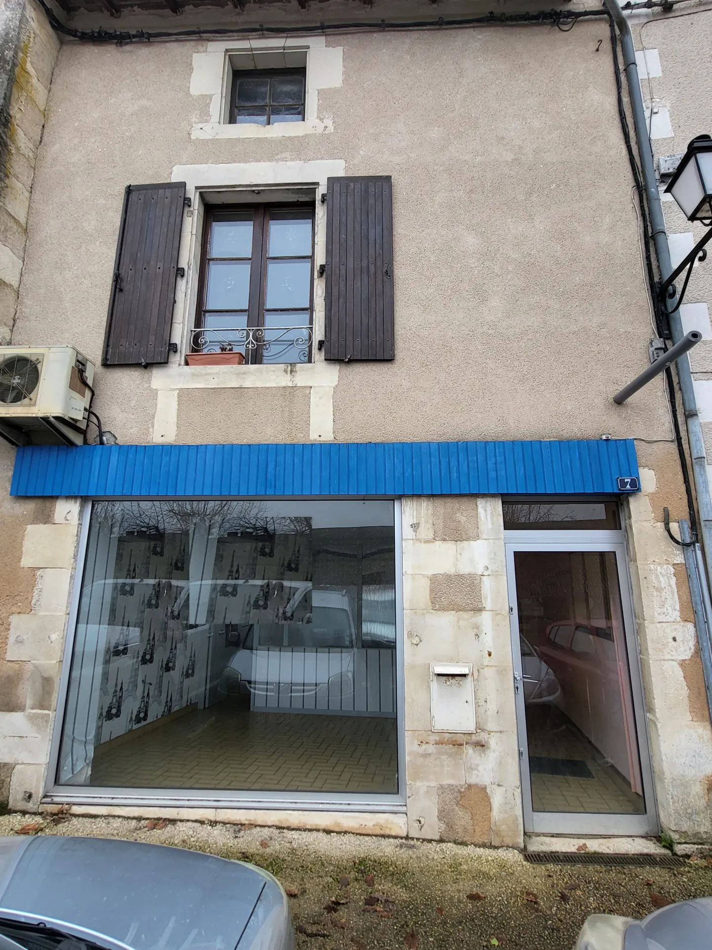 Immeuble mixte avec local commercial et logement à vendre à Couhe, Vienne 