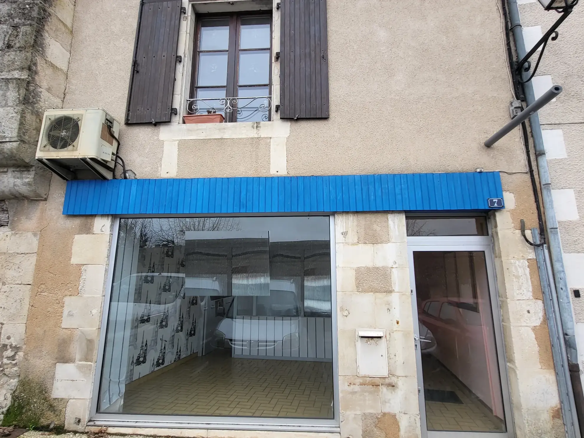 Immeuble mixte avec local commercial et logement à Couhe, Vienne - Vente