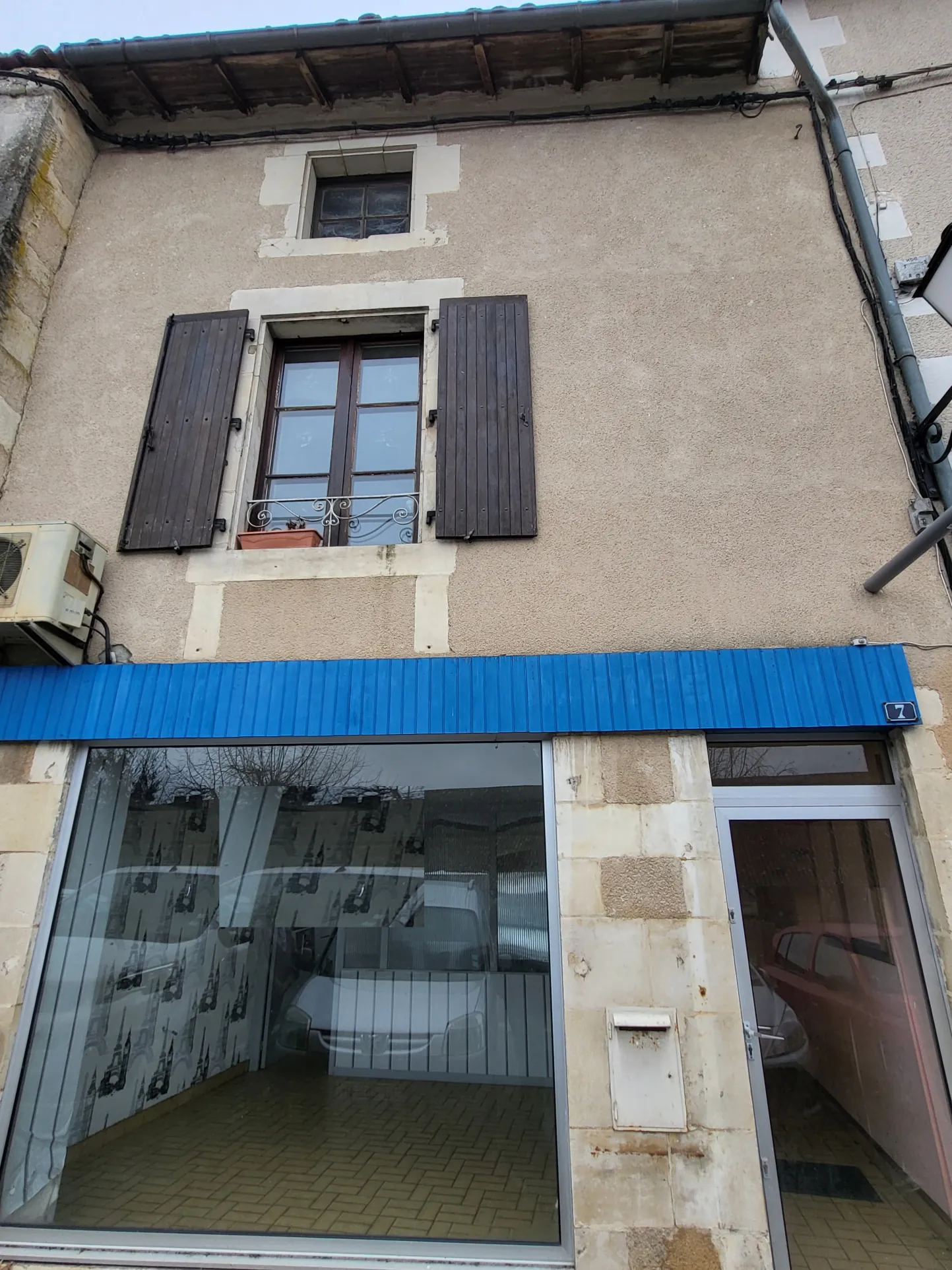 Immeuble mixte avec local commercial et logement à vendre à Couhe, Vienne 