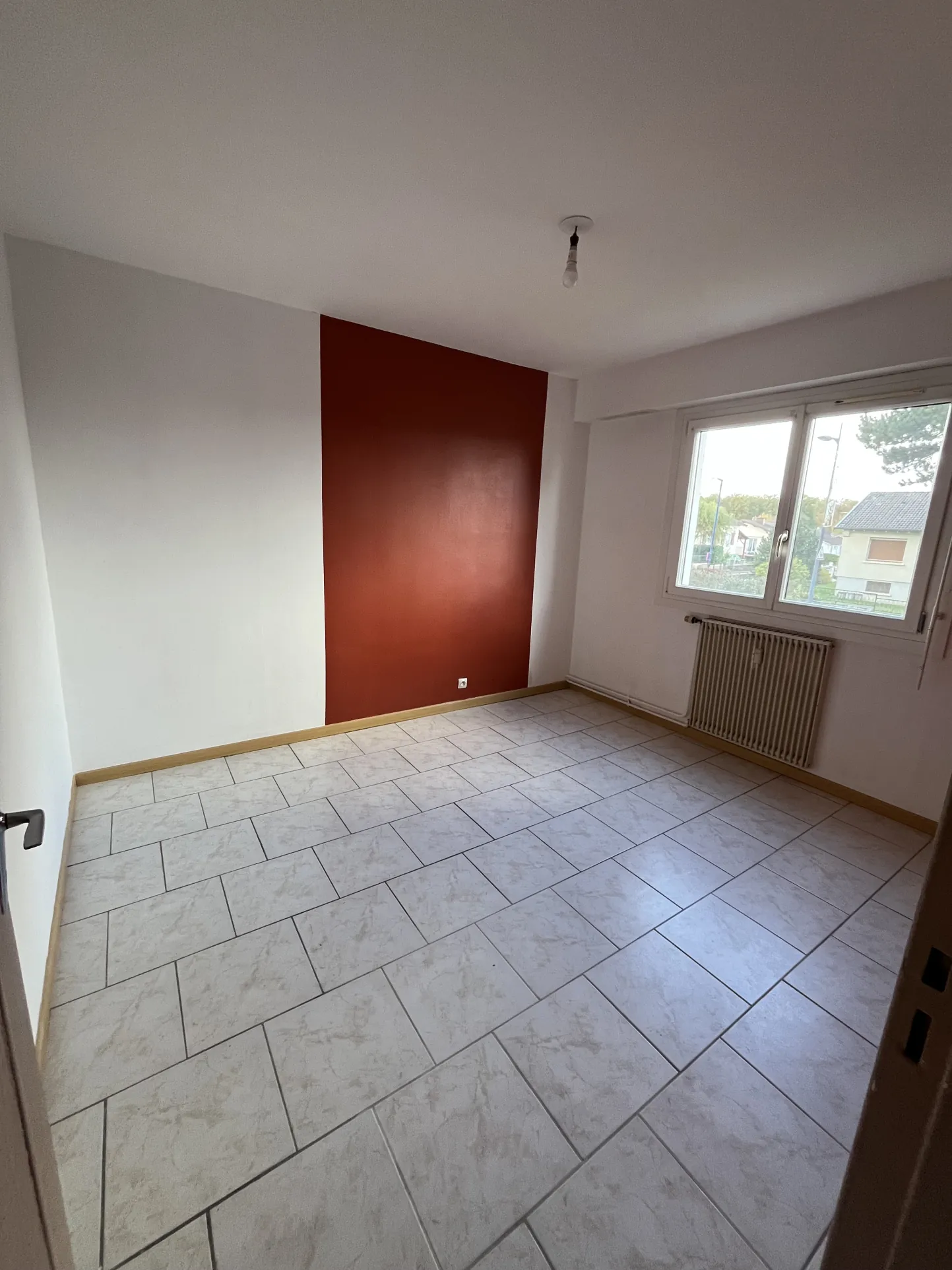 Appartement à rénover de 91,43 m² à Golbey, secteur recherché 