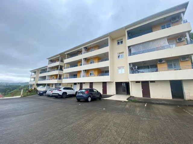 Appartement T4 à vendre à La Trinité, avec vue imprenable et vérandas — 80 m²