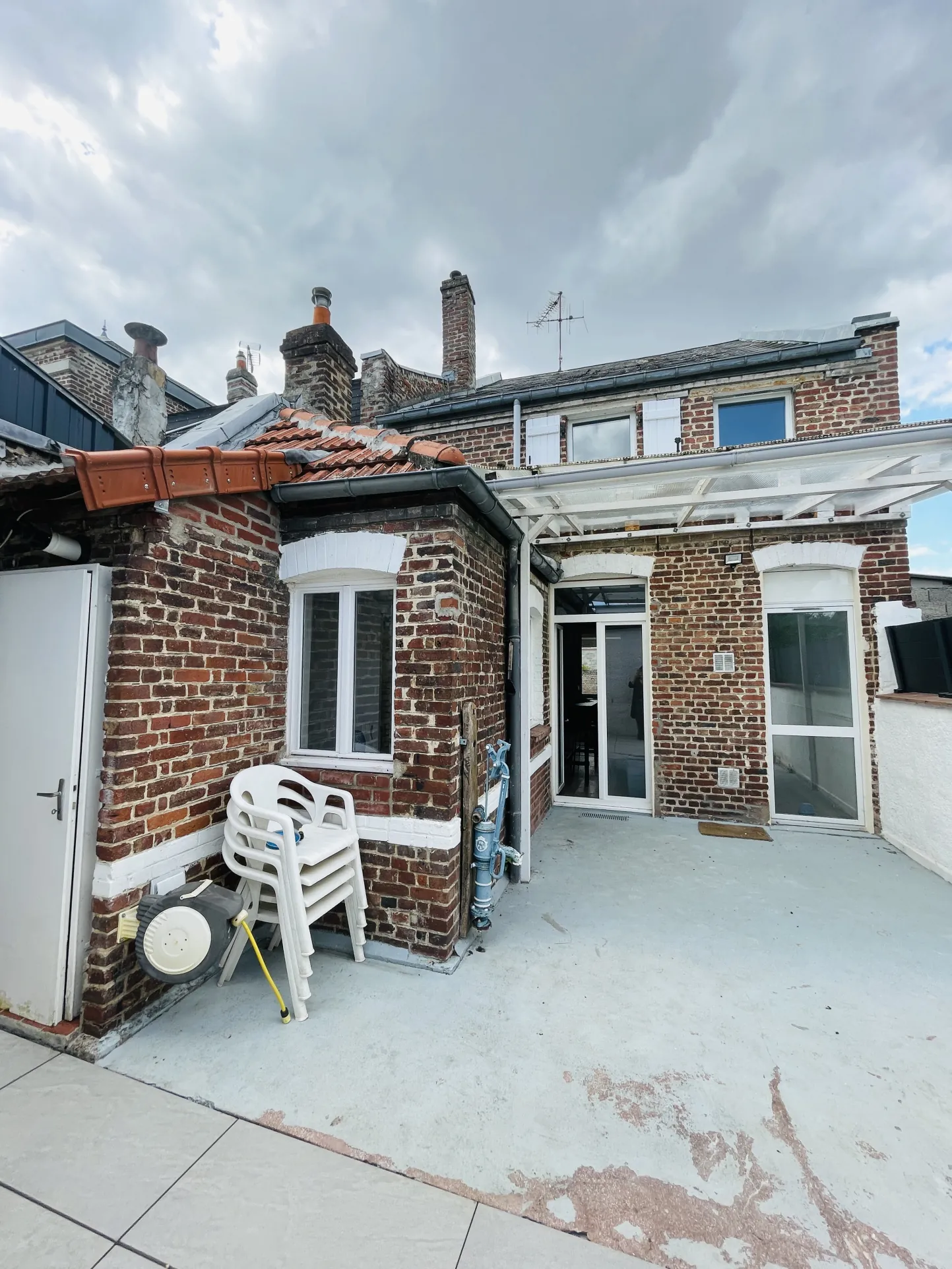 Maison 90m² avec cour privée à Saint-Quentin, sans travaux 