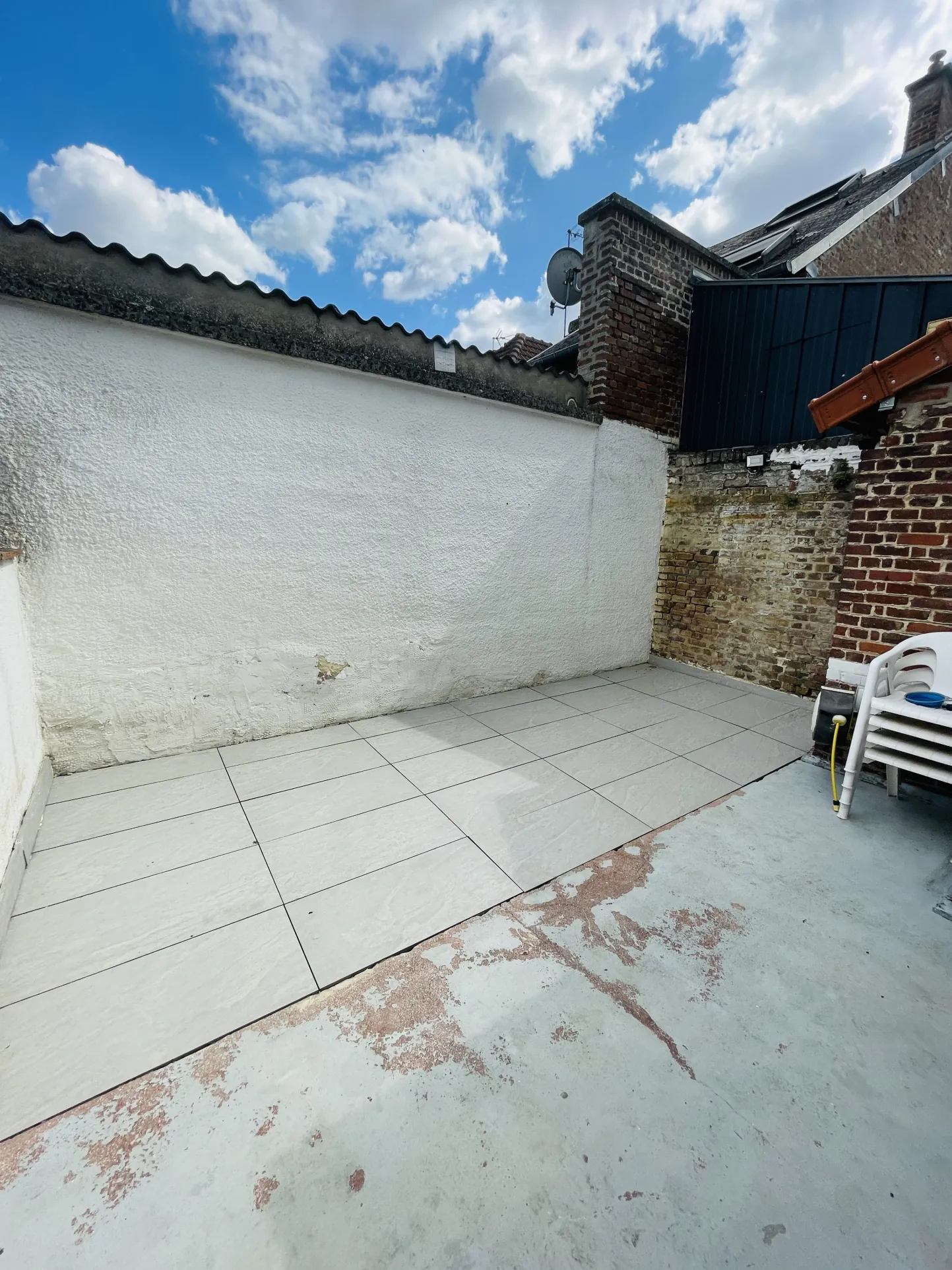 Maison 90m² avec cour privée à Saint-Quentin, sans travaux 