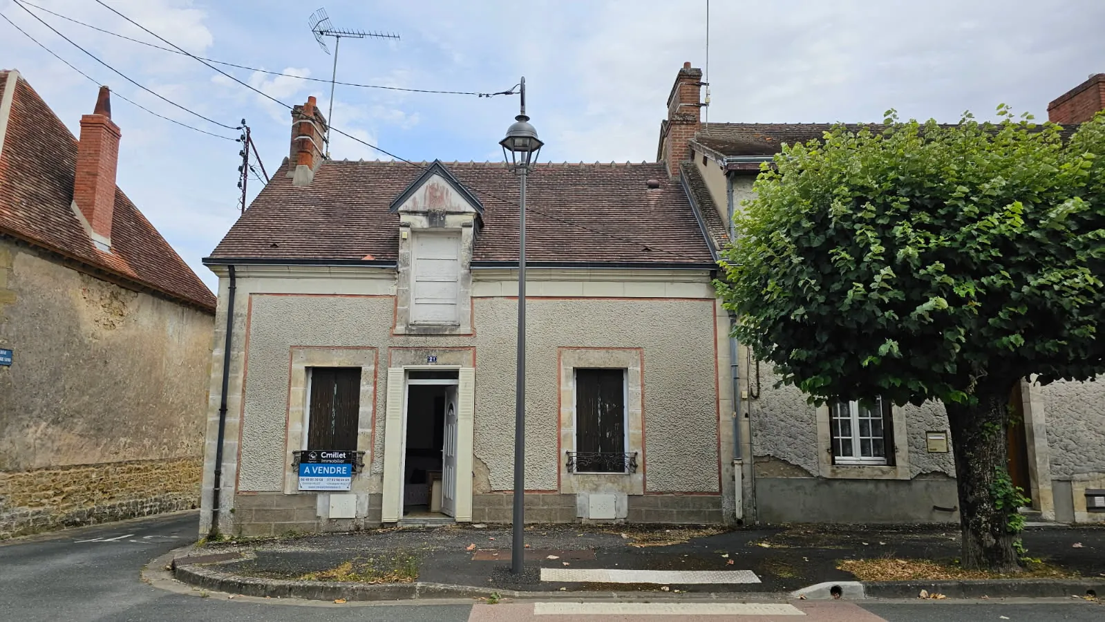 Maison de ville avec cour et dépendances à Levroux - Charmante habitation 