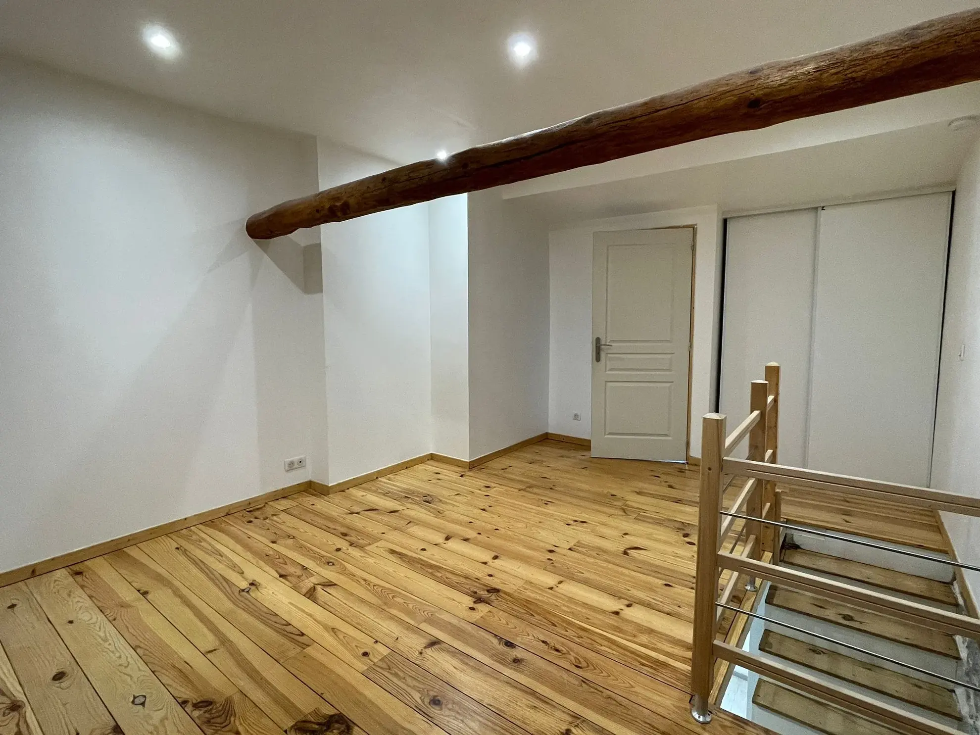 Maison de village rénovée de 67 m² à Villemoustaussou, investissement idéal 