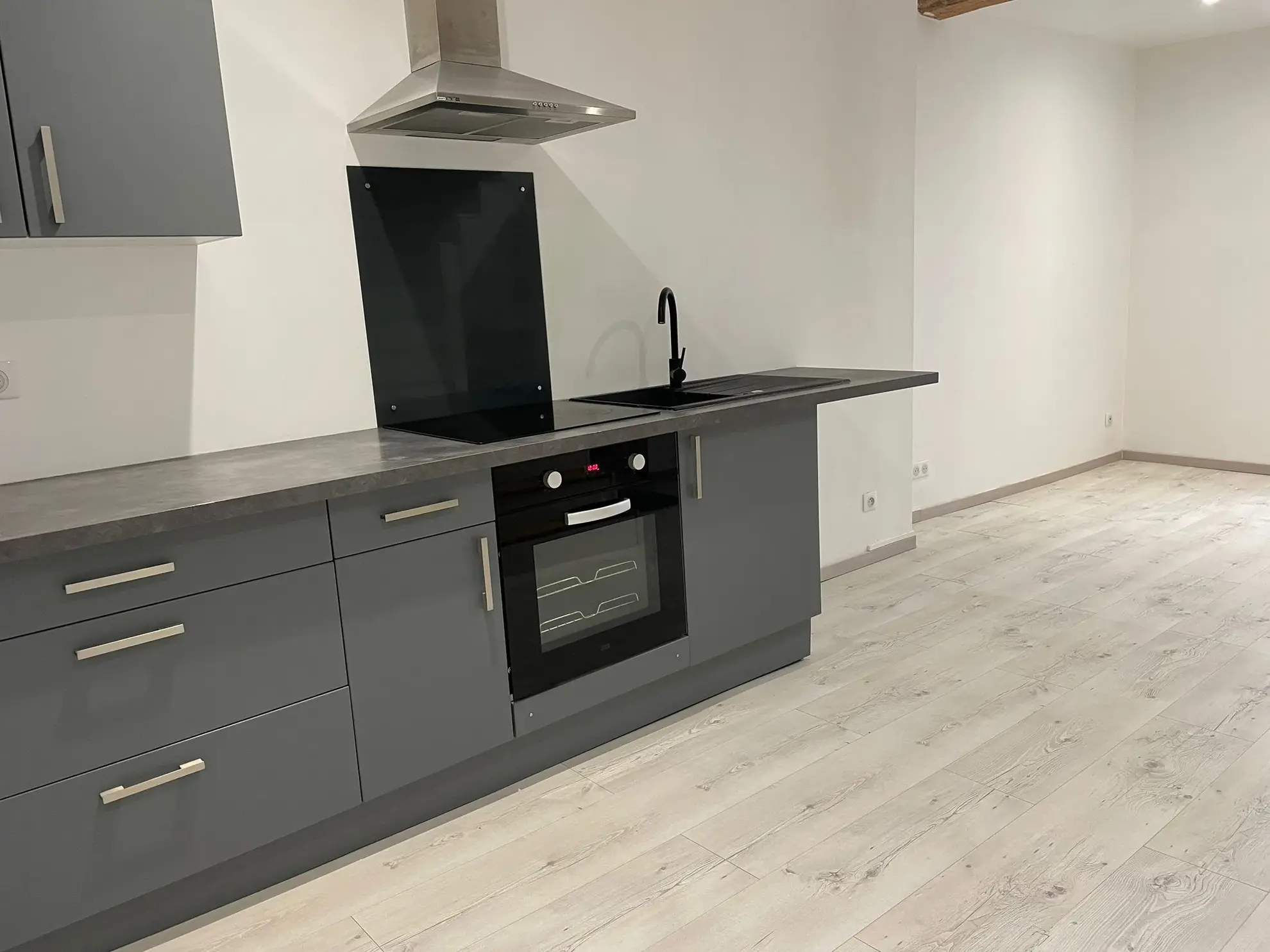 Maison de village rénovée de 67 m² à Villemoustaussou, investissement idéal 