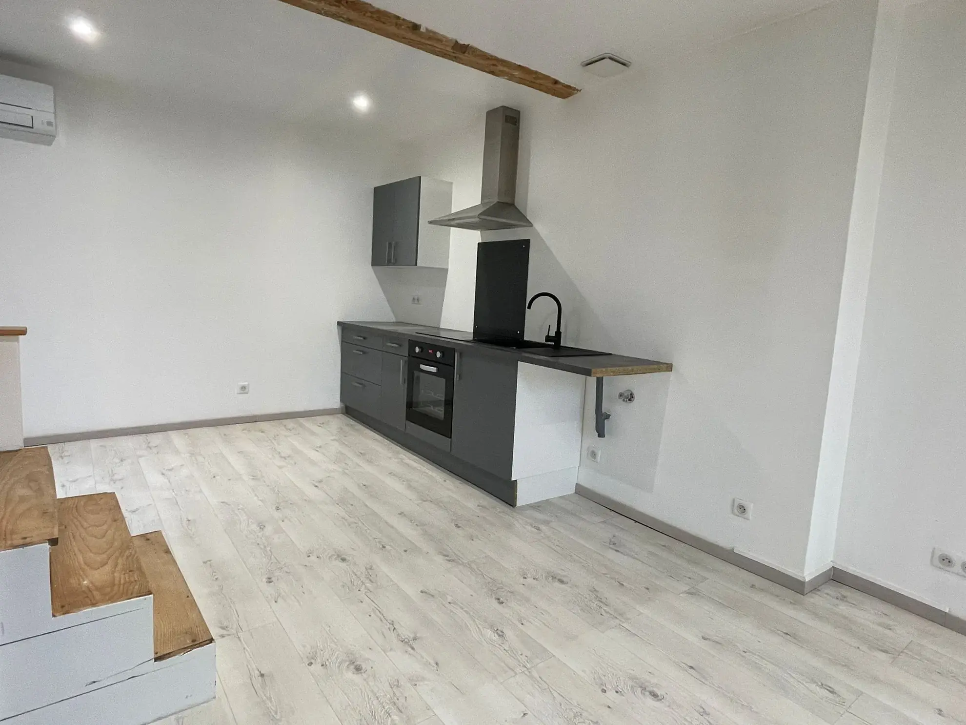 Maison de village rénovée de 67 m² à Villemoustaussou, investissement idéal 