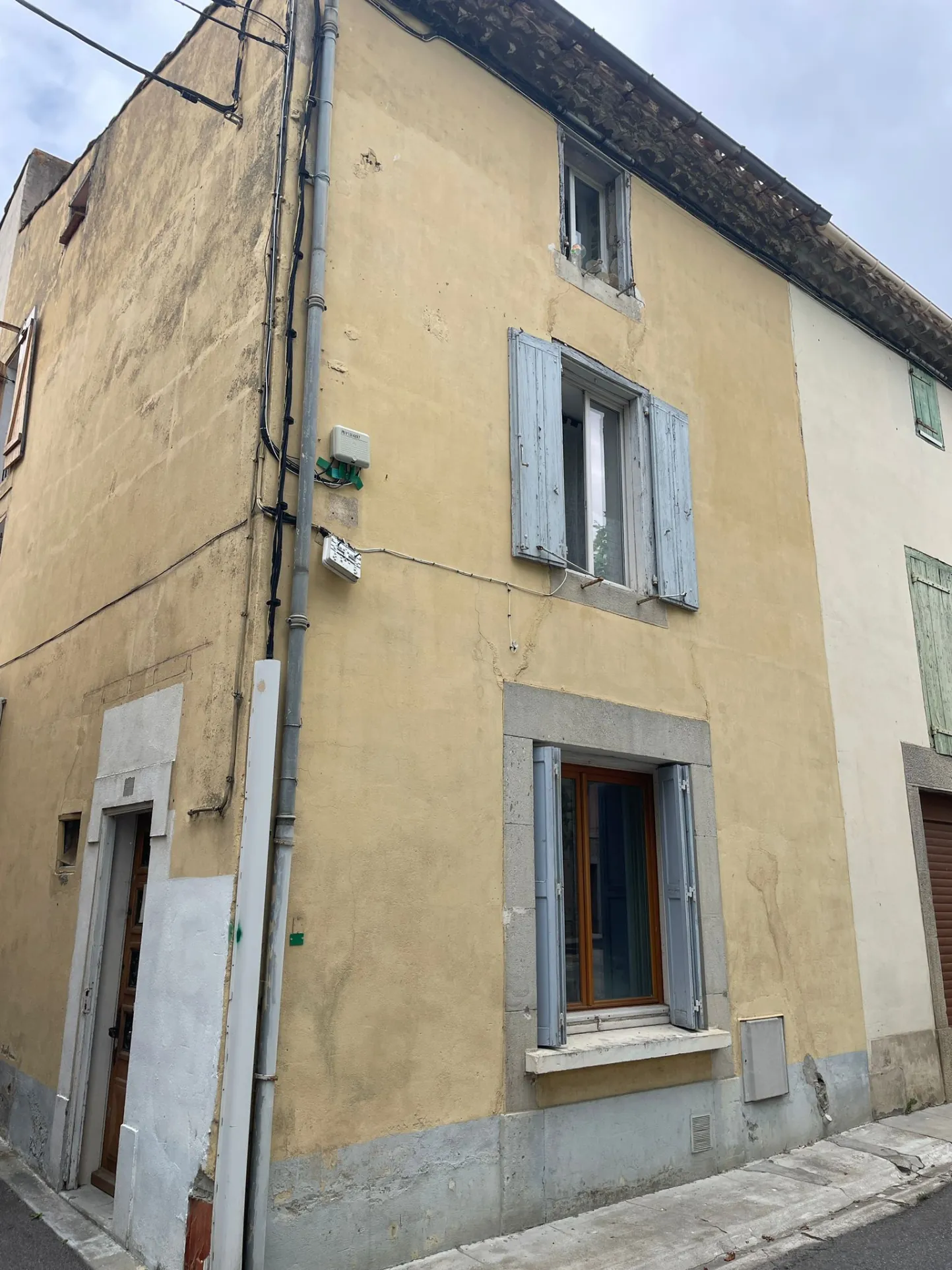 Maison de village rénovée de 67 m² à Villemoustaussou, investissement idéal 