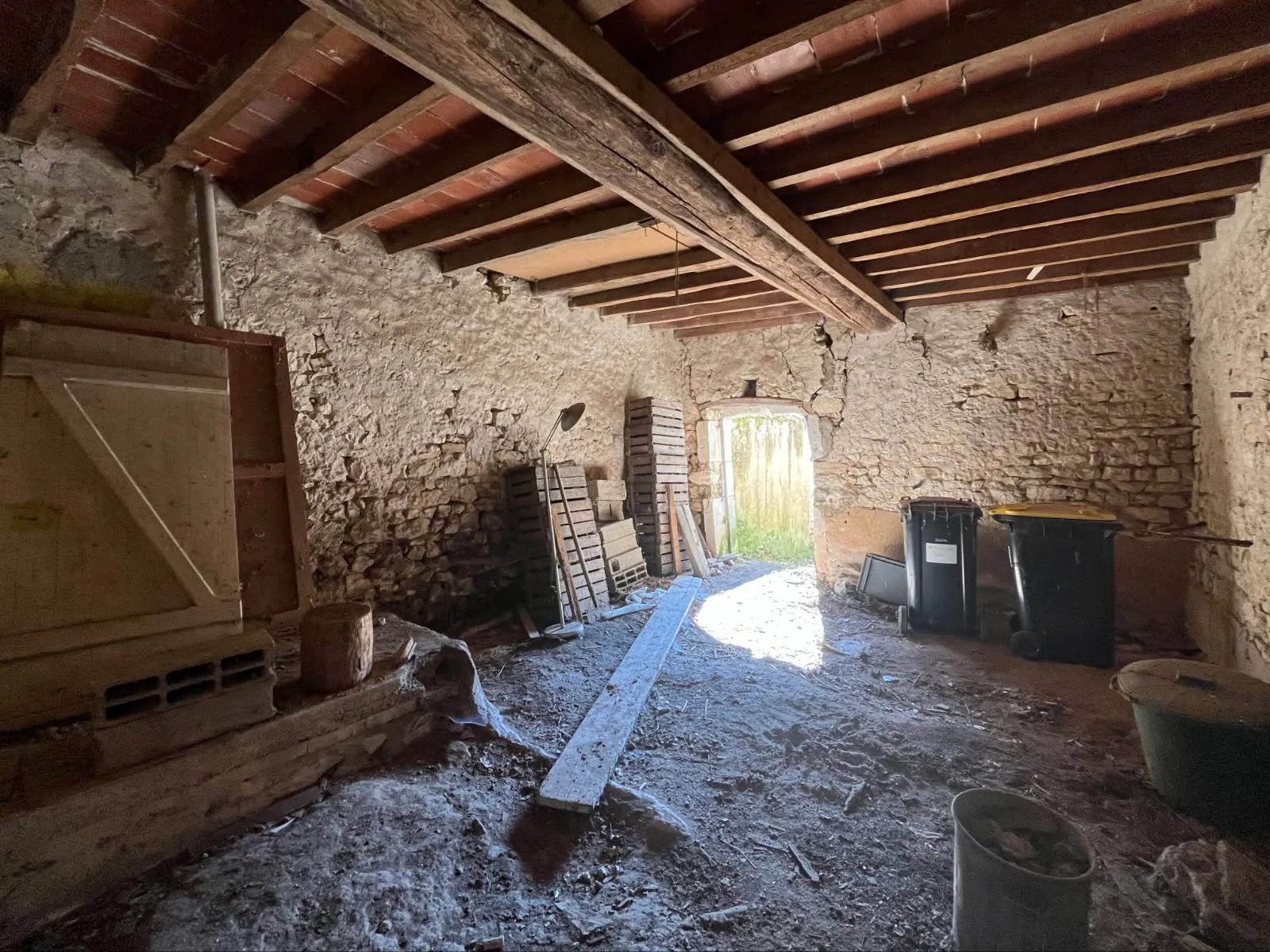 Opportunité de rénovation à Vaux, Auxerre - Deux maisons mitoyennes à rénover sur 244 m² 