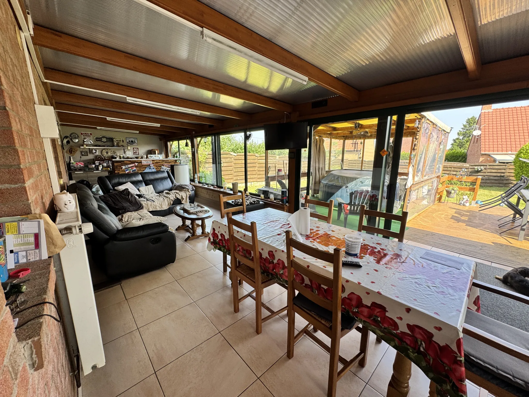 Maison de plain-pied à Aniche de 164 m² avec garage et véranda confortable 