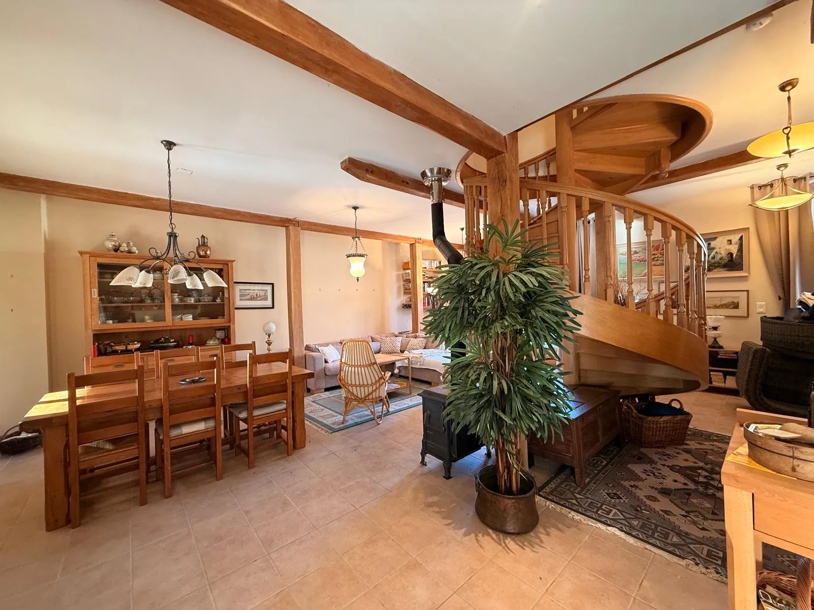 Maison mitoyenne avec piscine à Perreux – 128 m2 dans cadre paisible 