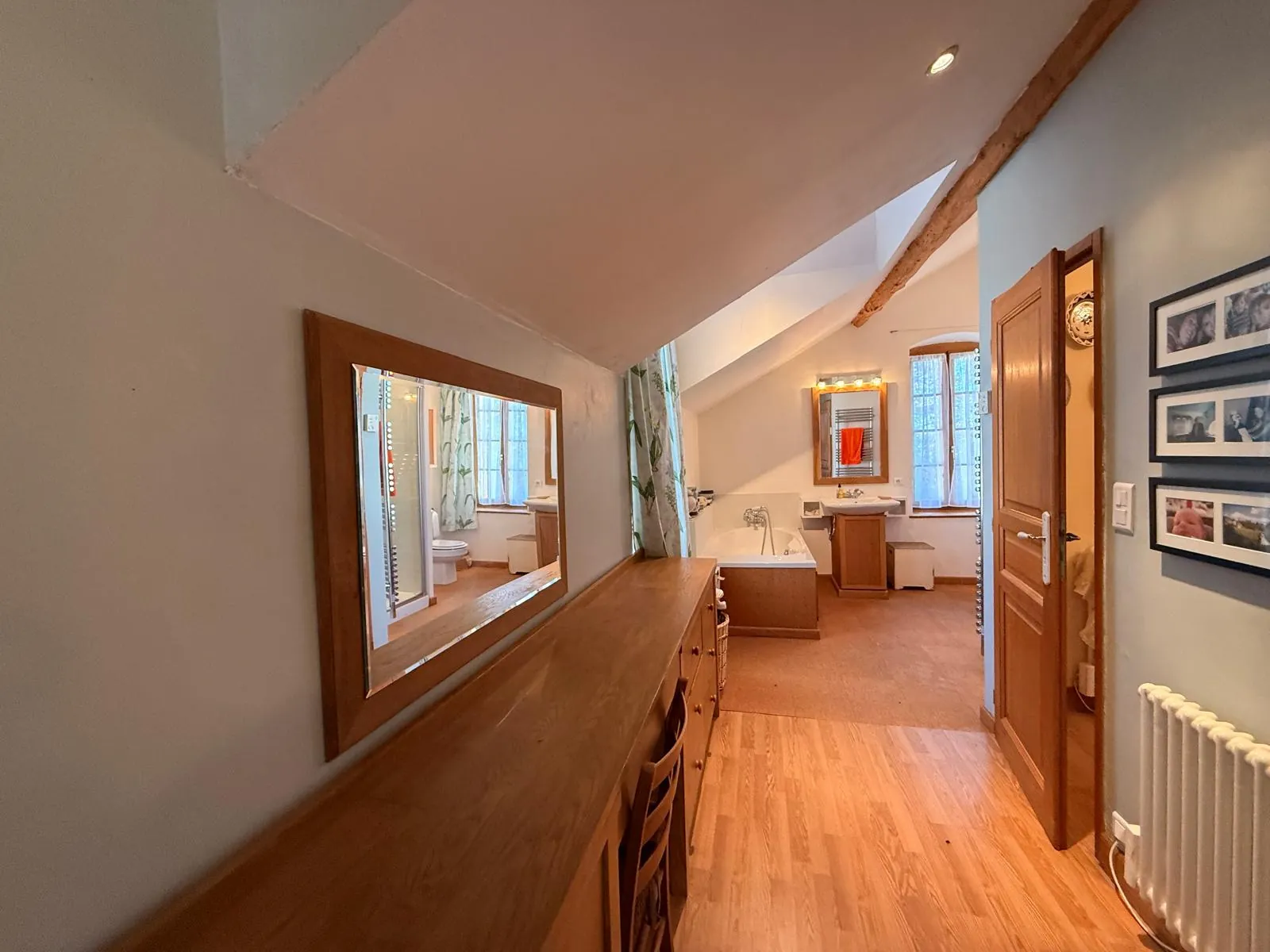 Maison mitoyenne avec piscine à Perreux – 128 m2 dans cadre paisible 