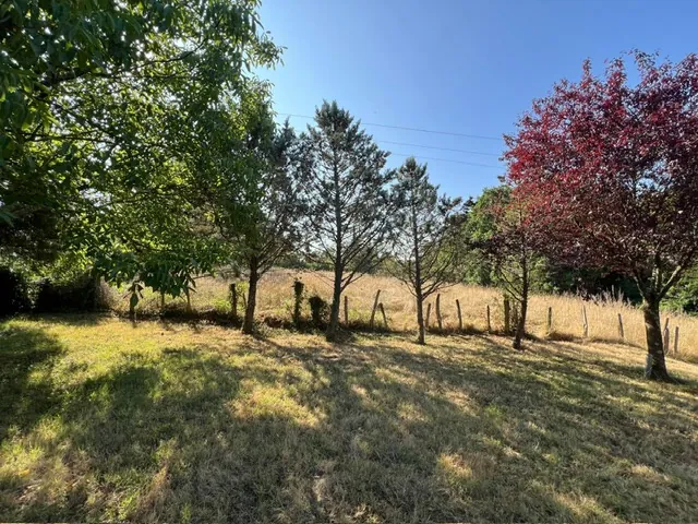 Maison mitoyenne avec piscine à Perreux – 128 m2 dans cadre paisible 