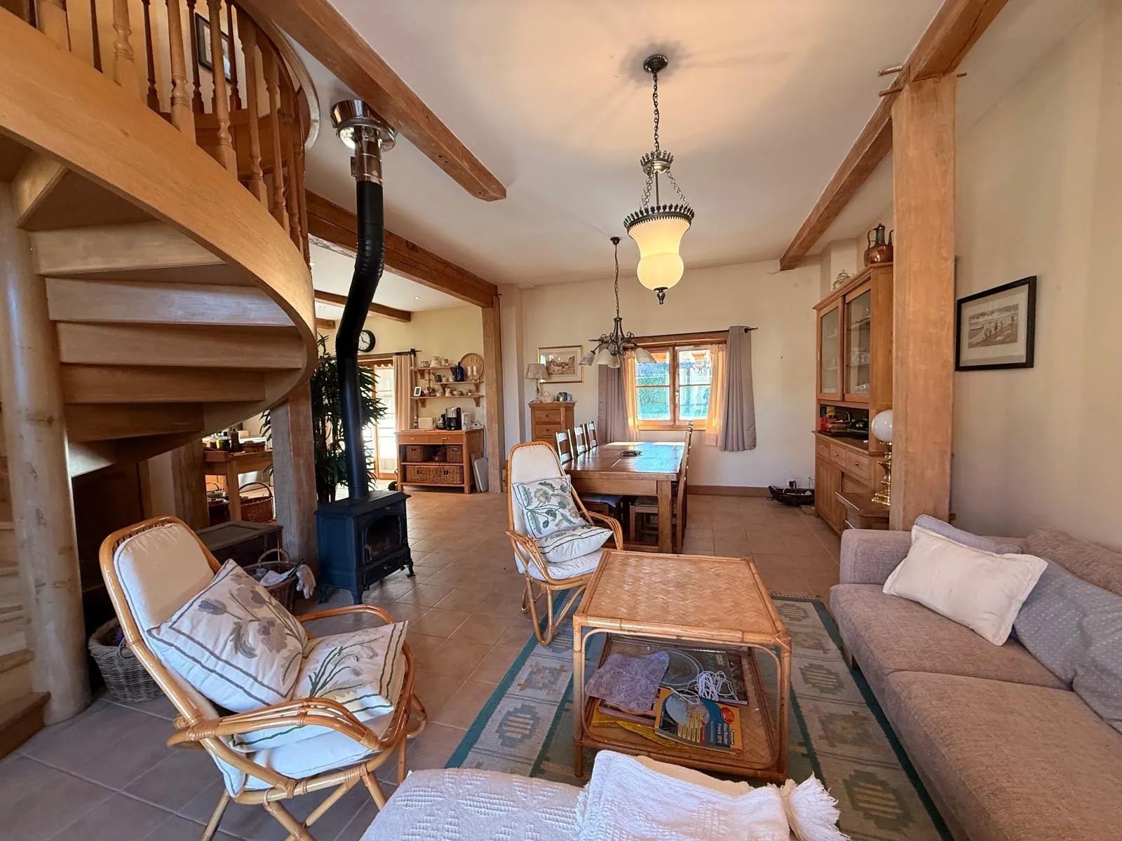 Maison mitoyenne avec piscine à Perreux – 128 m2 dans cadre paisible 