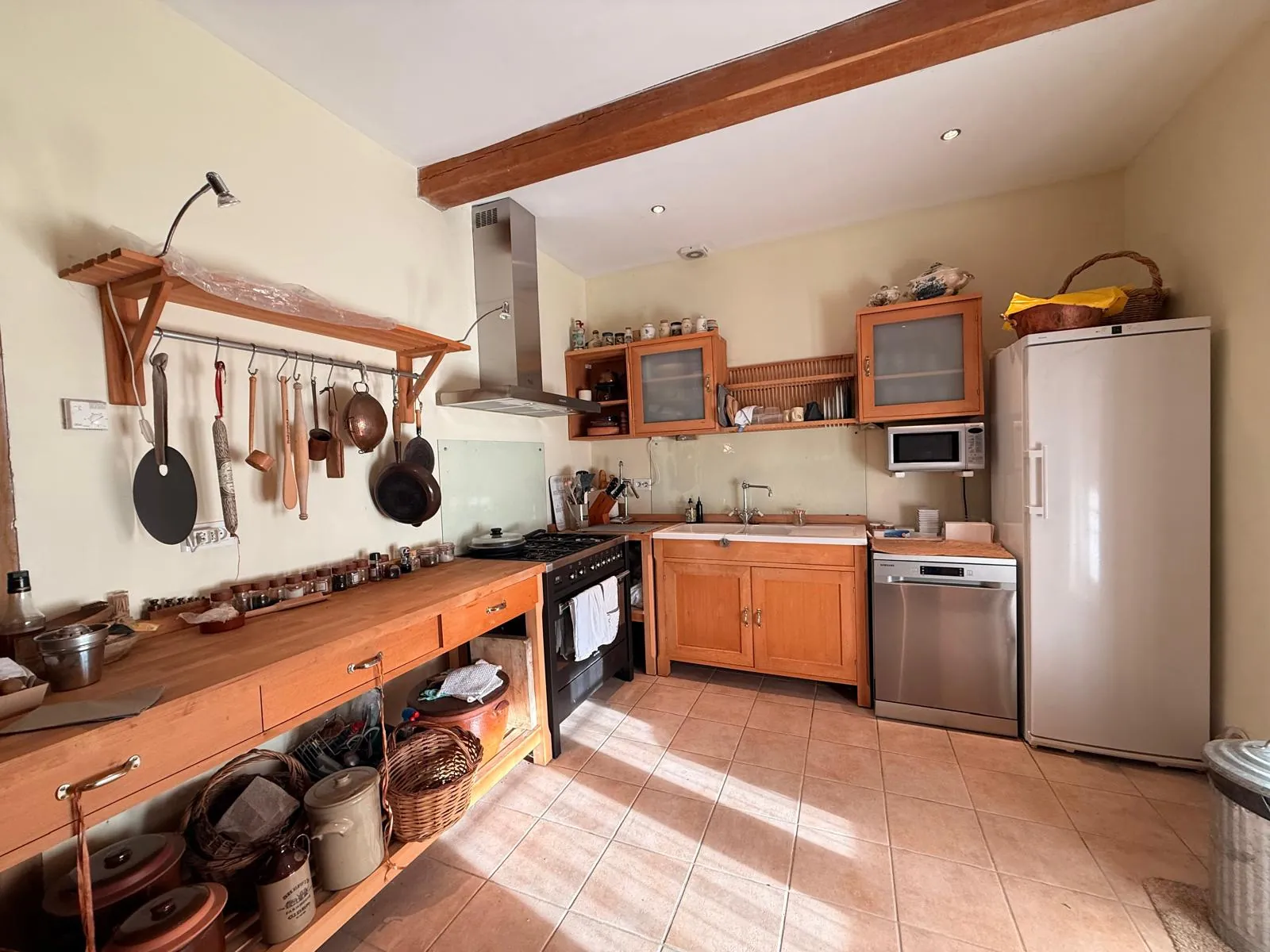 Maison mitoyenne avec piscine à Perreux – 128 m2 dans cadre paisible 