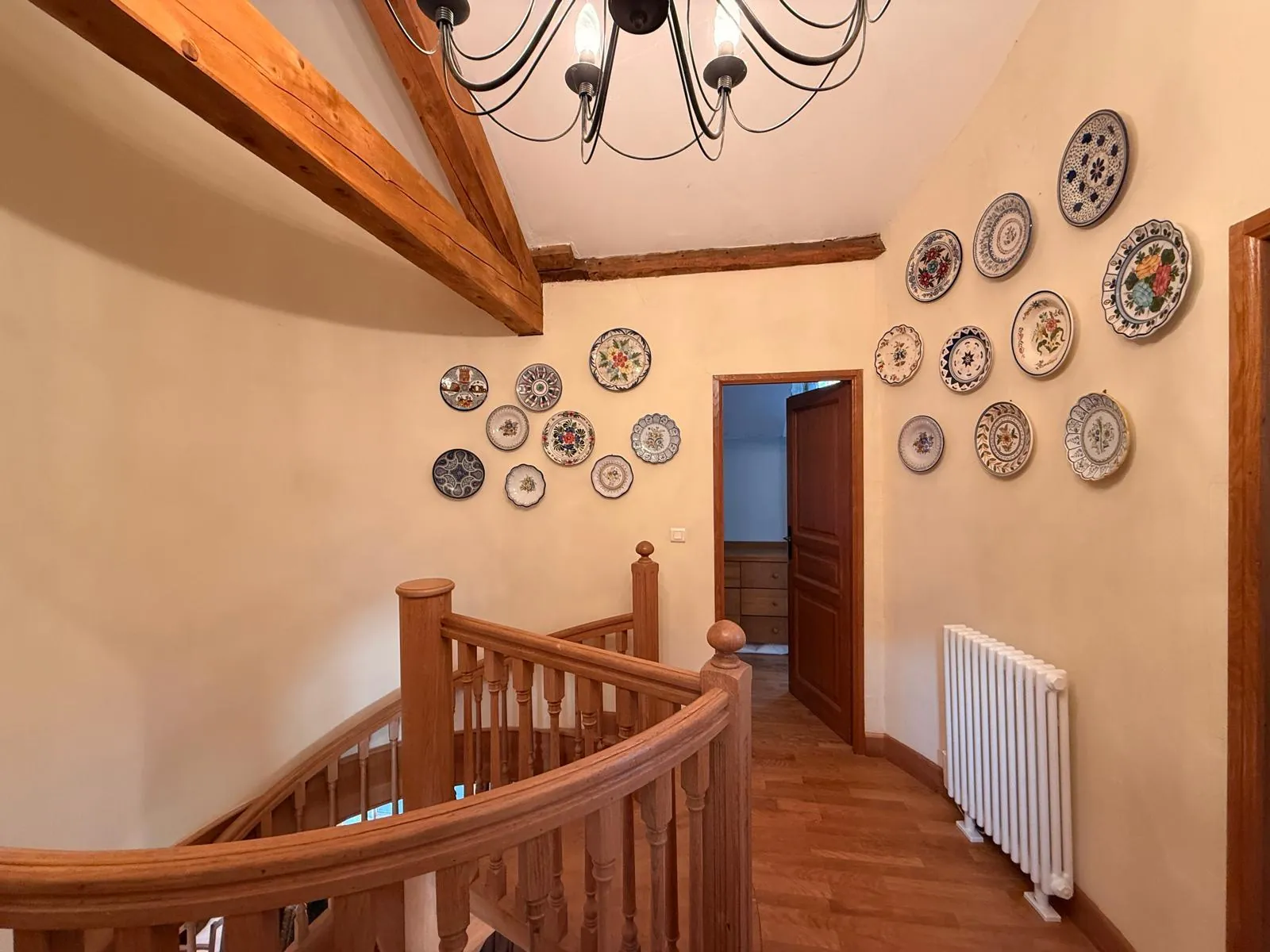 Maison mitoyenne avec piscine à Perreux – 128 m2 dans cadre paisible 