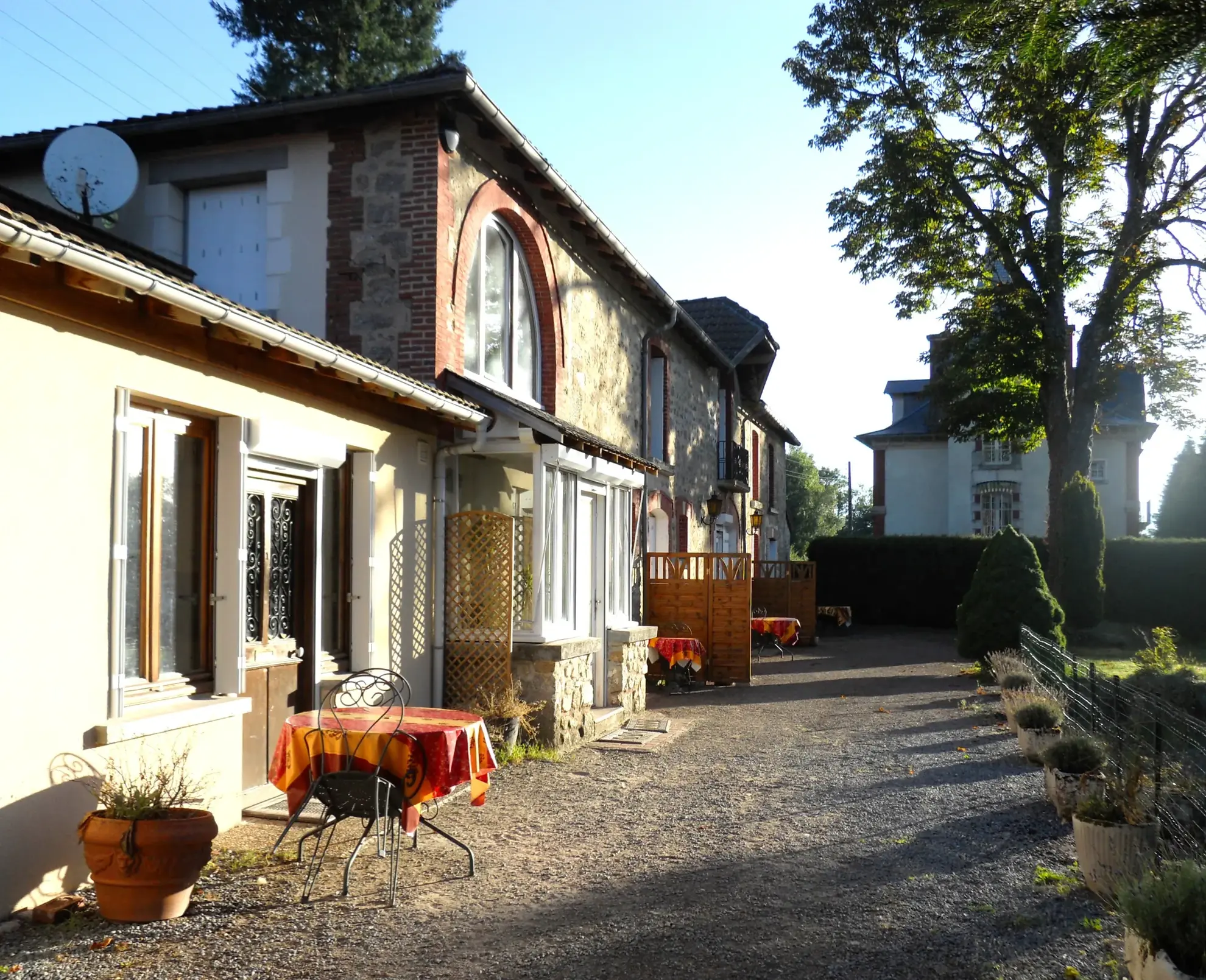 Villa de charme entièrement rénovée avec dépendances en Creuse pour grande famille ou projet touristique