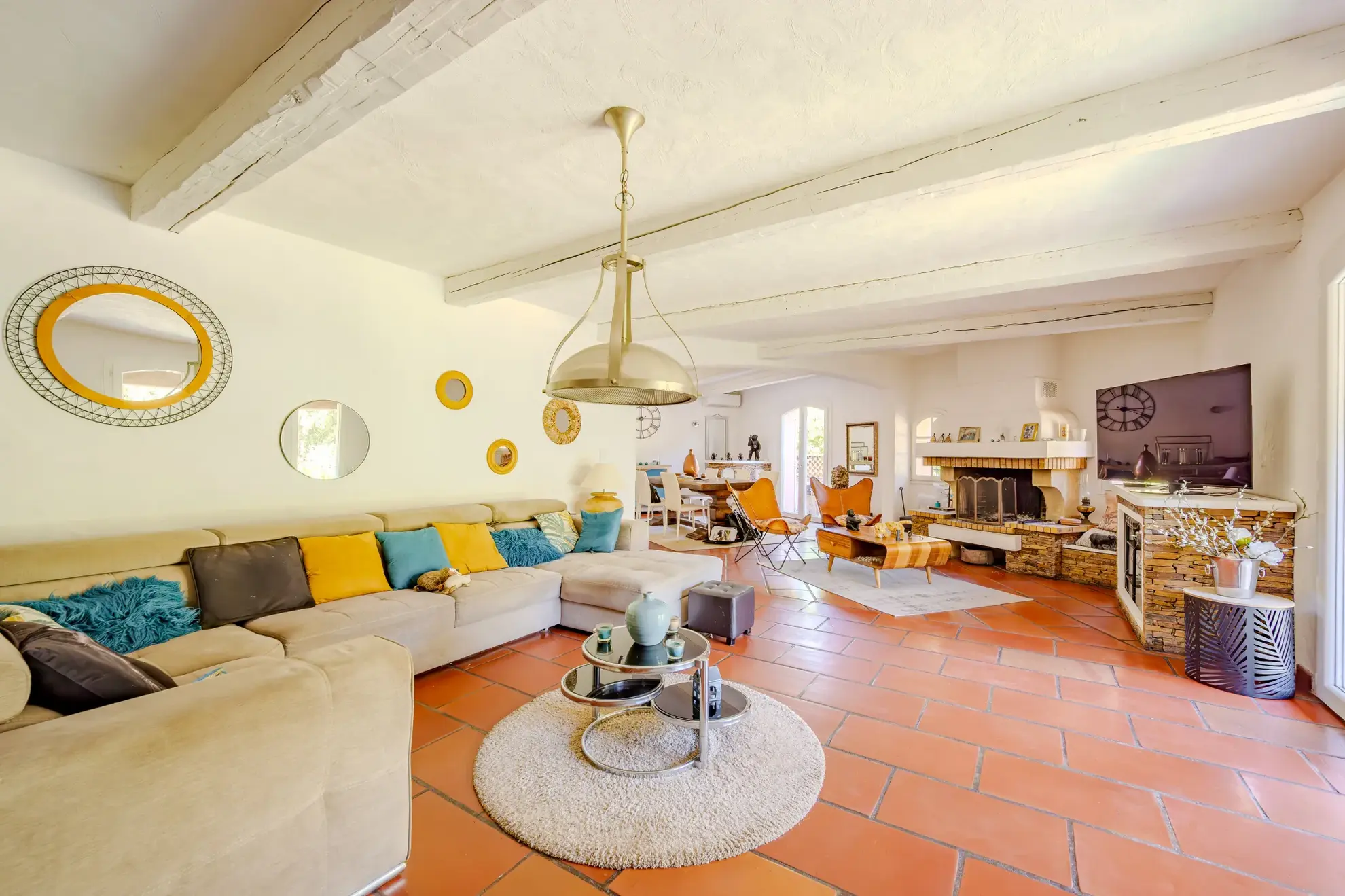 Maison familiale de 180 m² avec piscine, terrasse et accès rivière au Revest-les-Eaux 