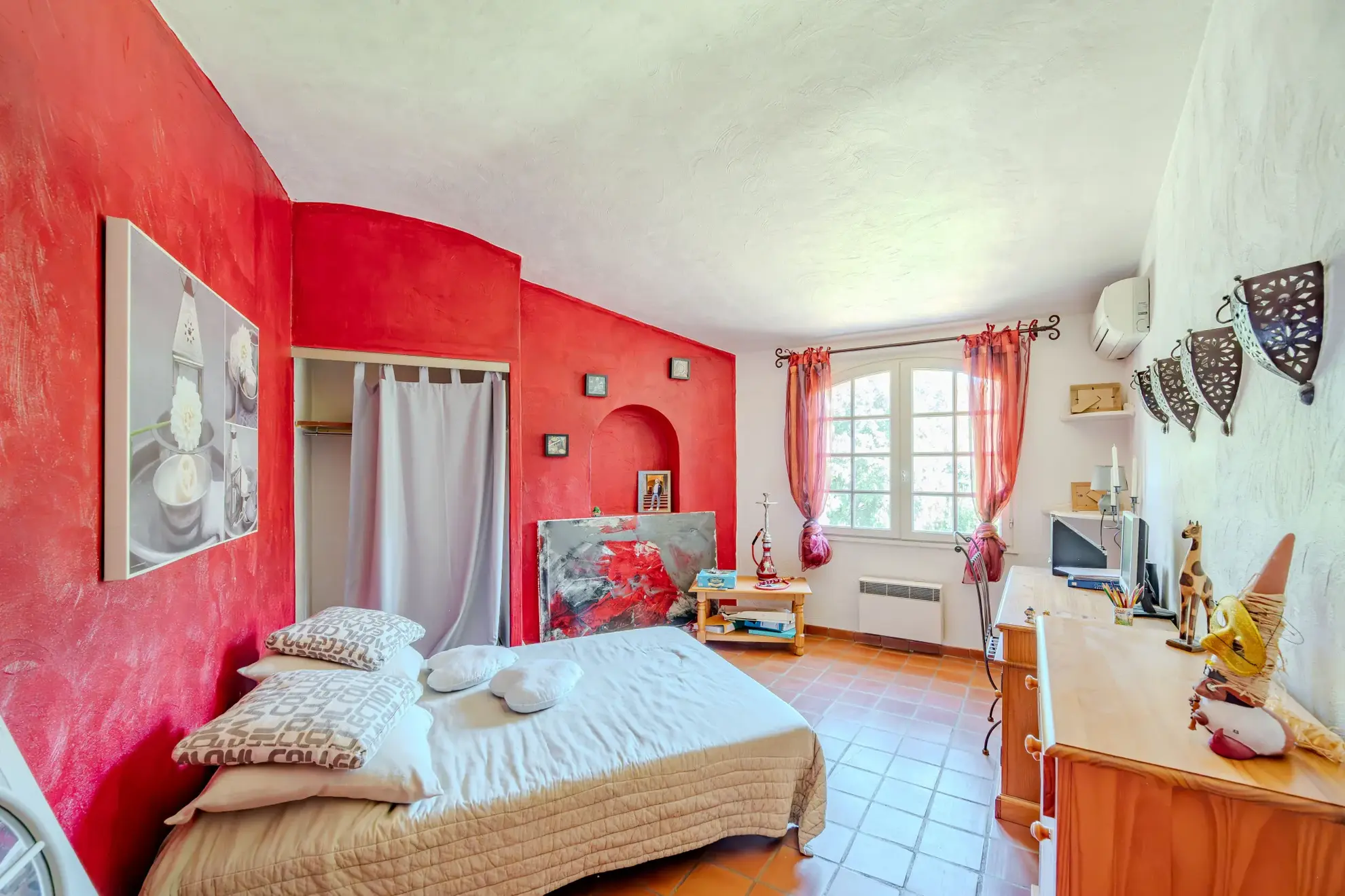 Maison familiale de 180 m² avec piscine, terrasse et accès rivière au Revest-les-Eaux 