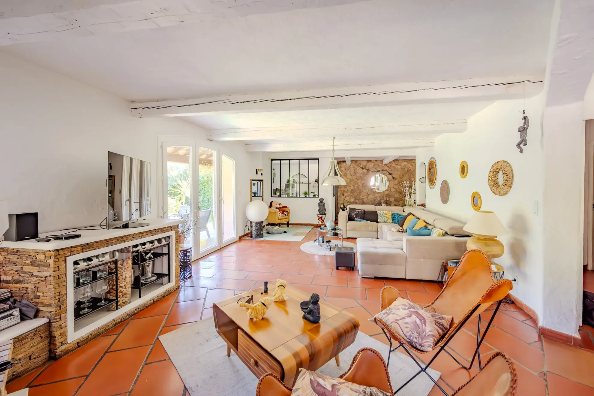 Maison familiale de 180 m² avec piscine, terrasse et accès rivière au Revest-les-Eaux 