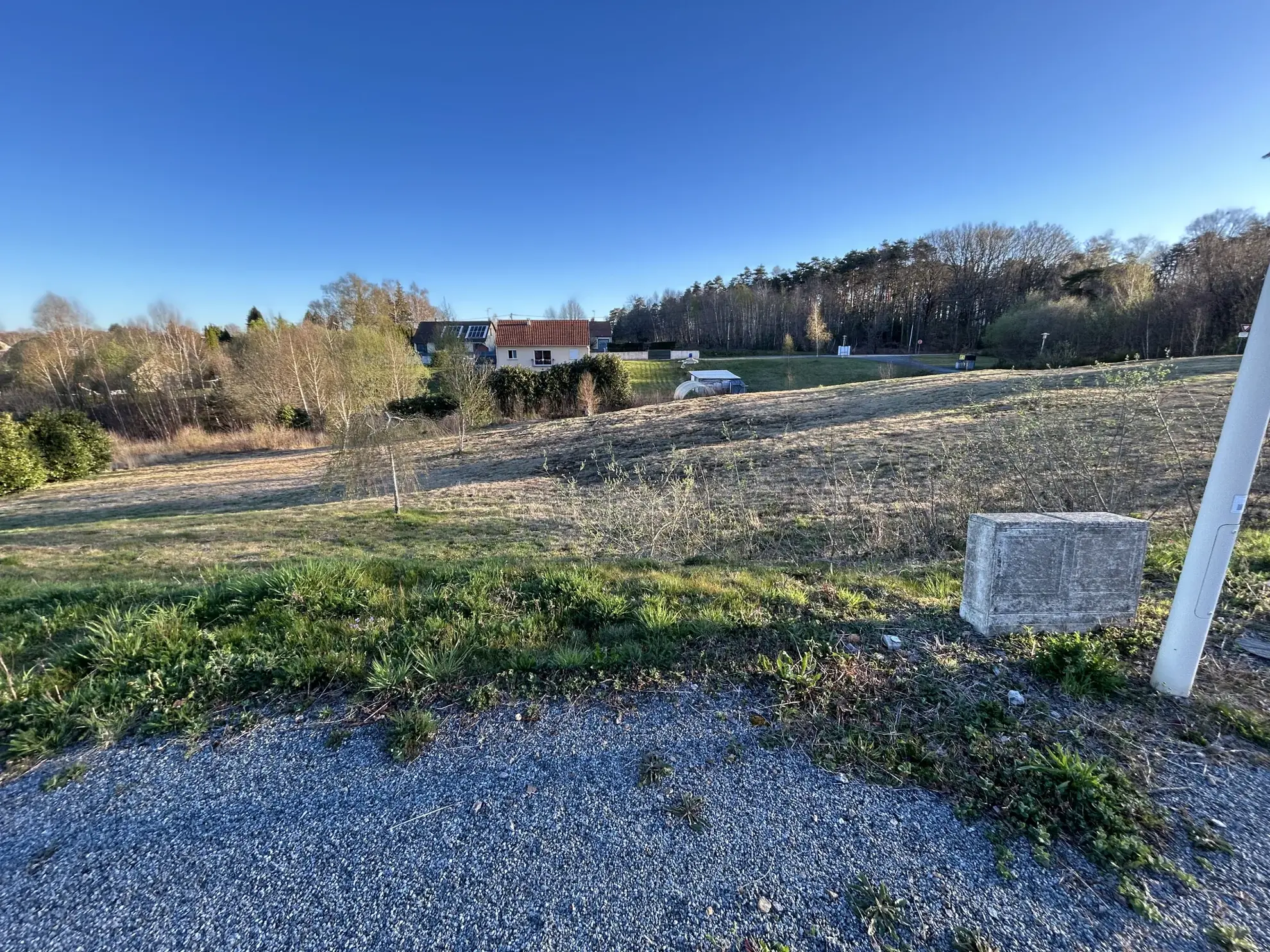 Terrain constructible à Saint Priest de Gimel - 1007 m² Viabilisé