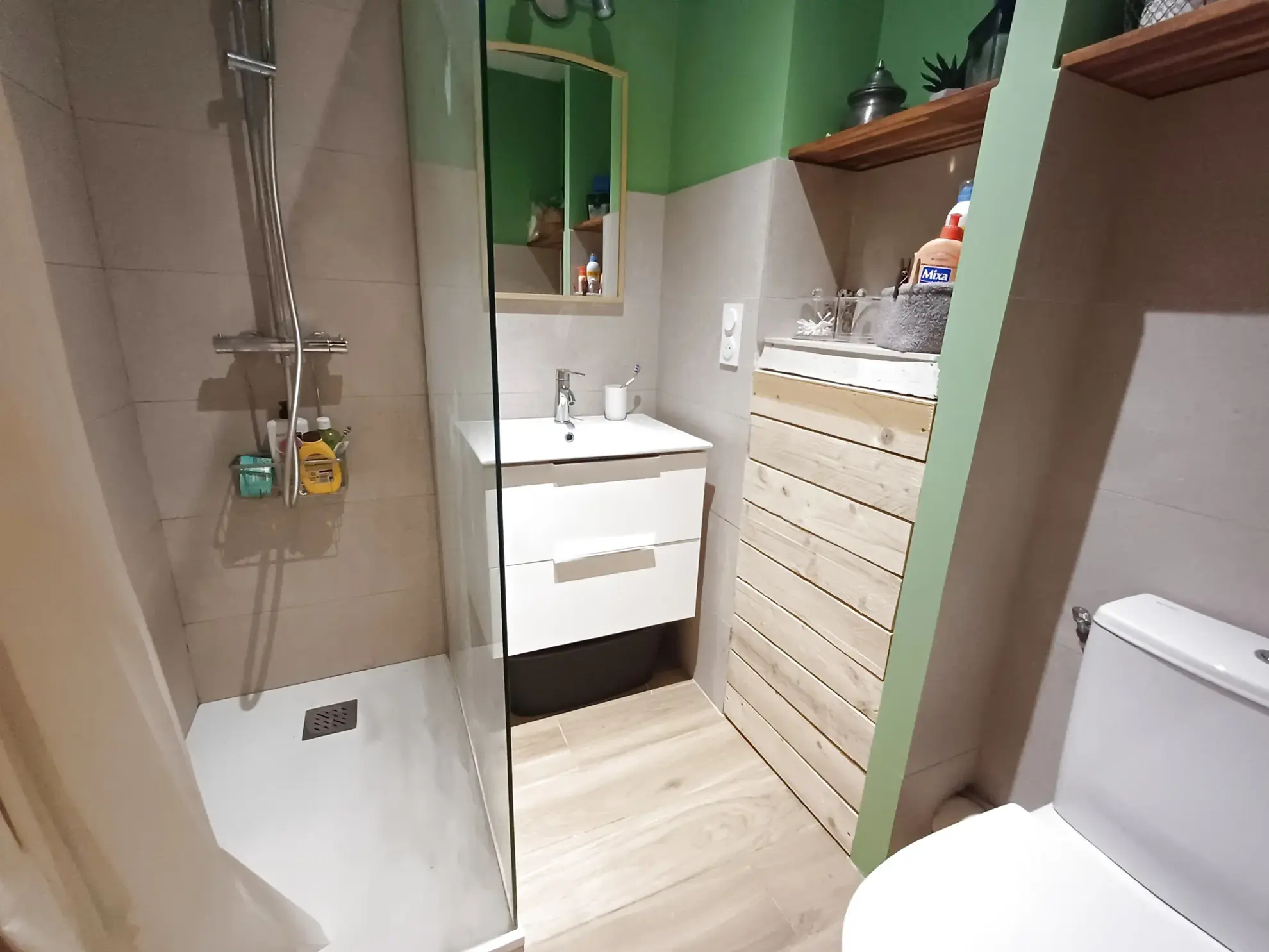 Studio lumineux rénové avec loggia à Hyères, secteur calme 