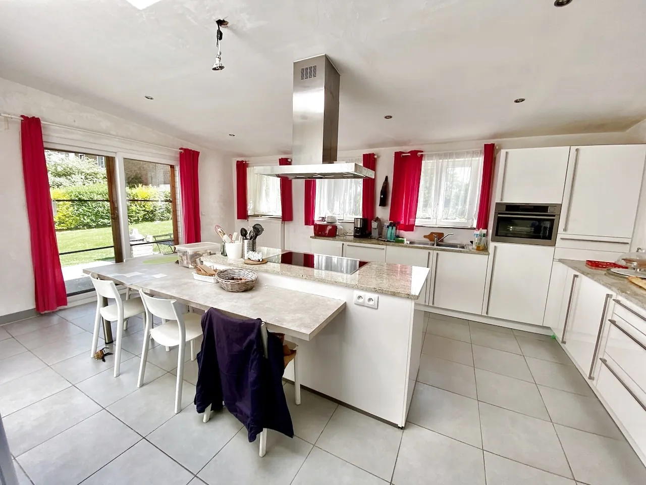 Maison semi-individuelle dans un village frontalier avec jardin et garage à Solre le Château