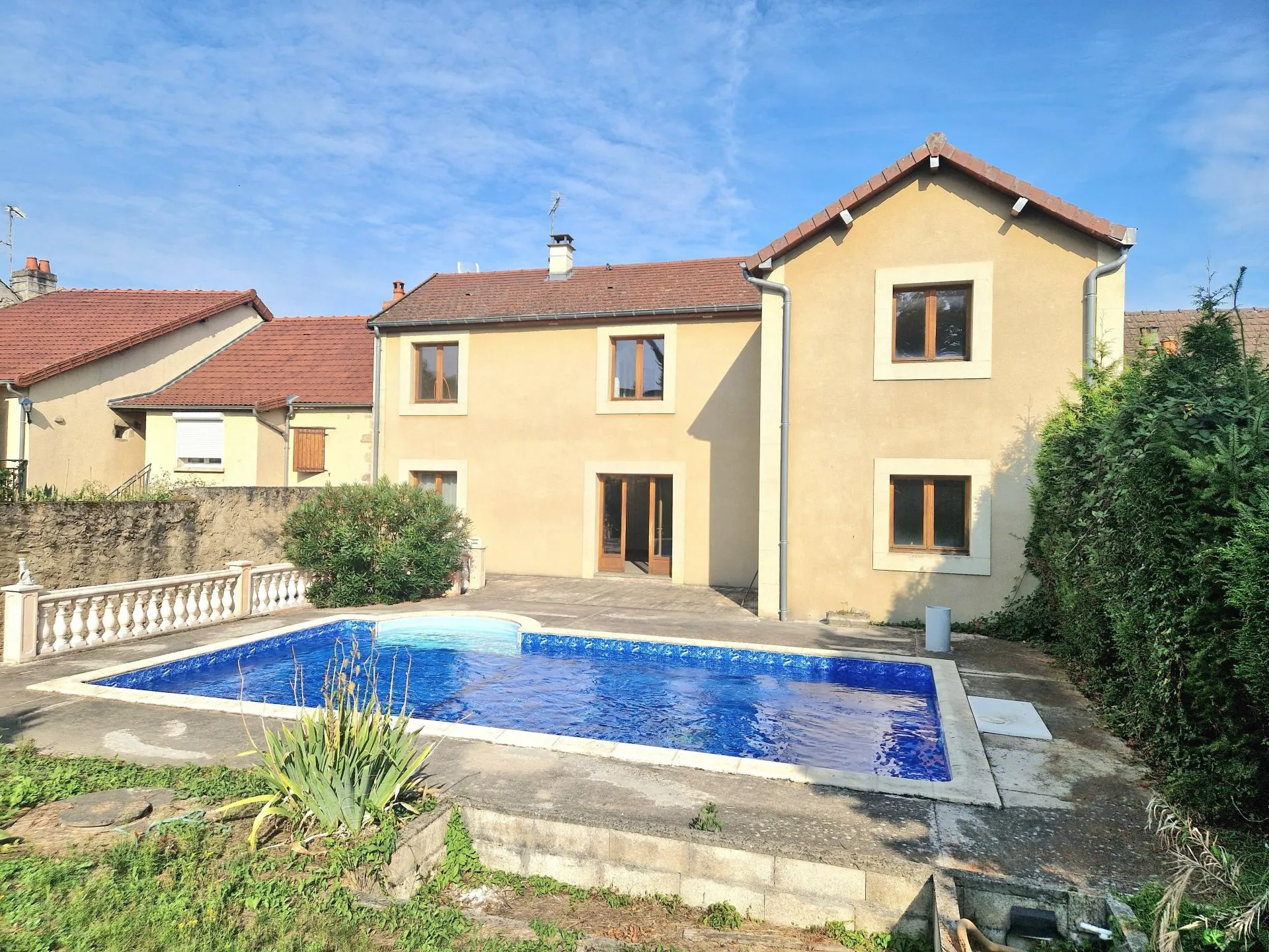 Vente maison spacieuse avec piscine et terrasse à Autun (71400)