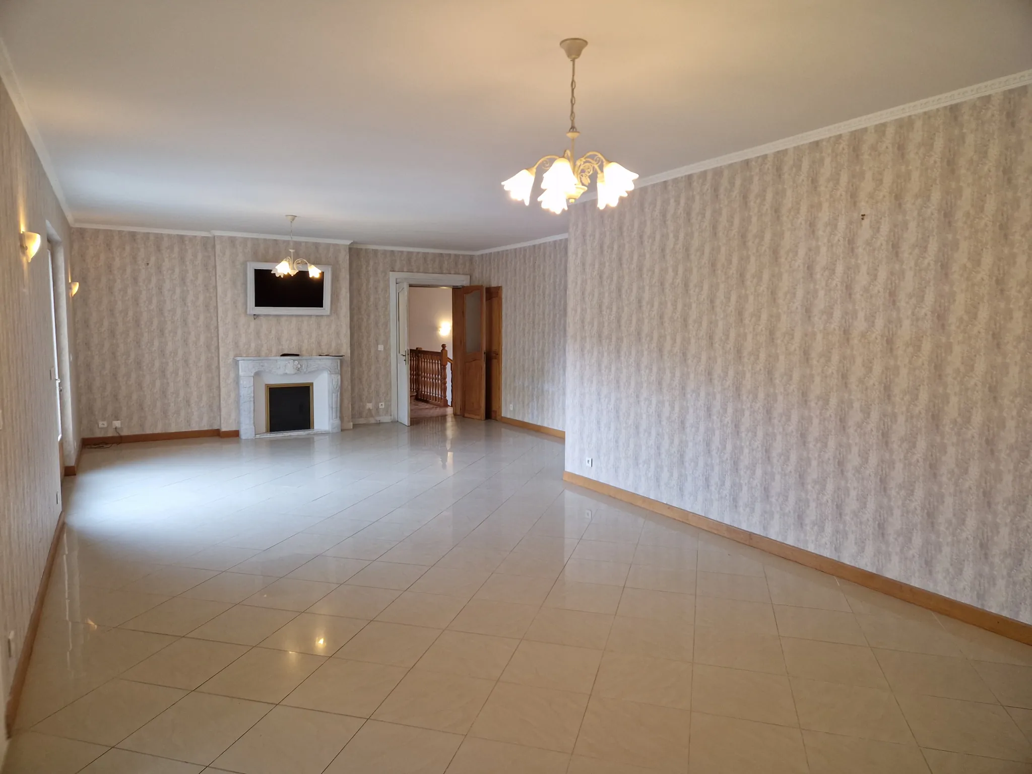 Vente maison spacieuse avec piscine et terrasse à Autun (71400) 