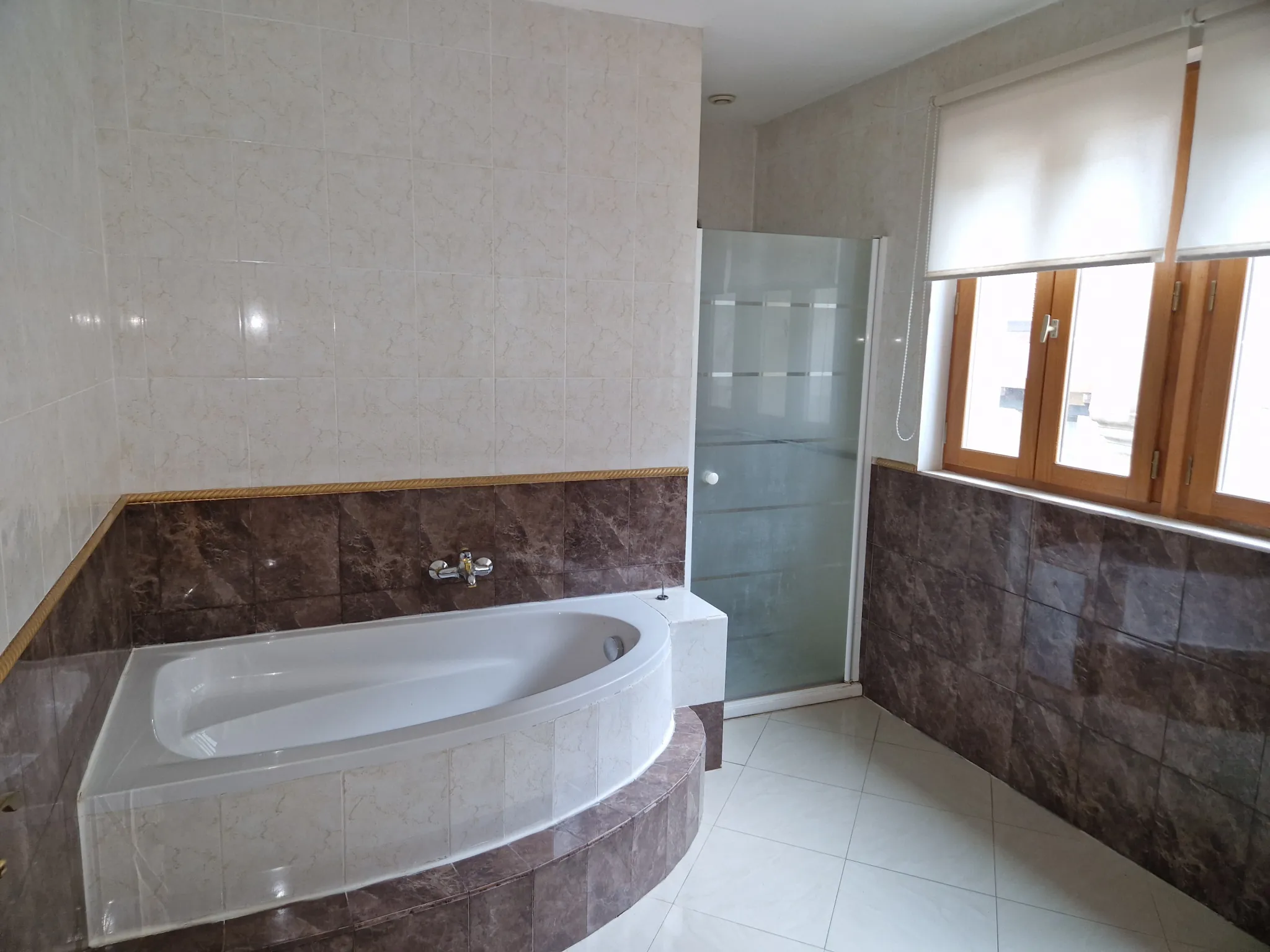 Vente maison spacieuse avec piscine et terrasse à Autun (71400) 