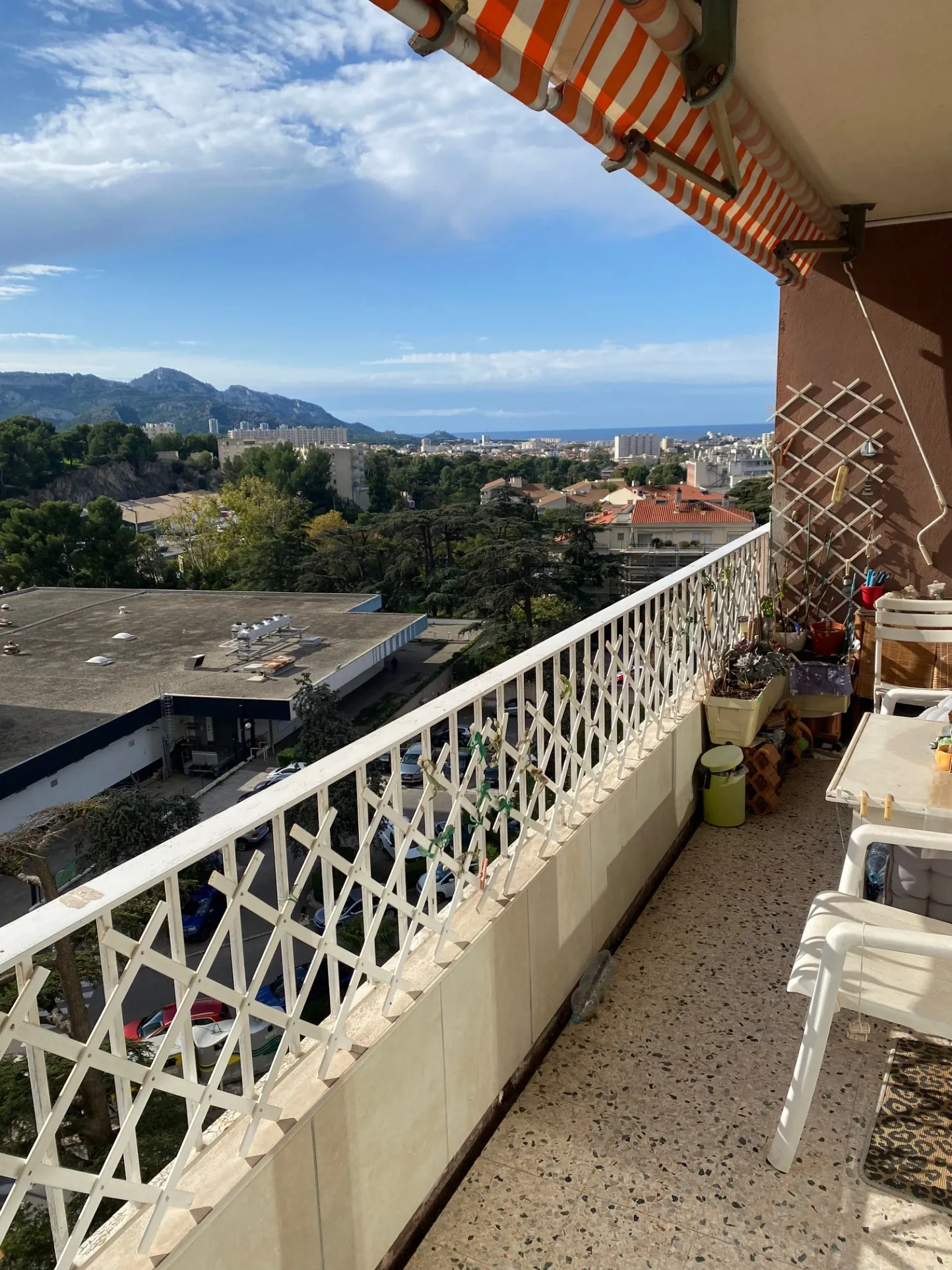 Appartement traversant avec vue mer à La Rouvière Marseille 13009