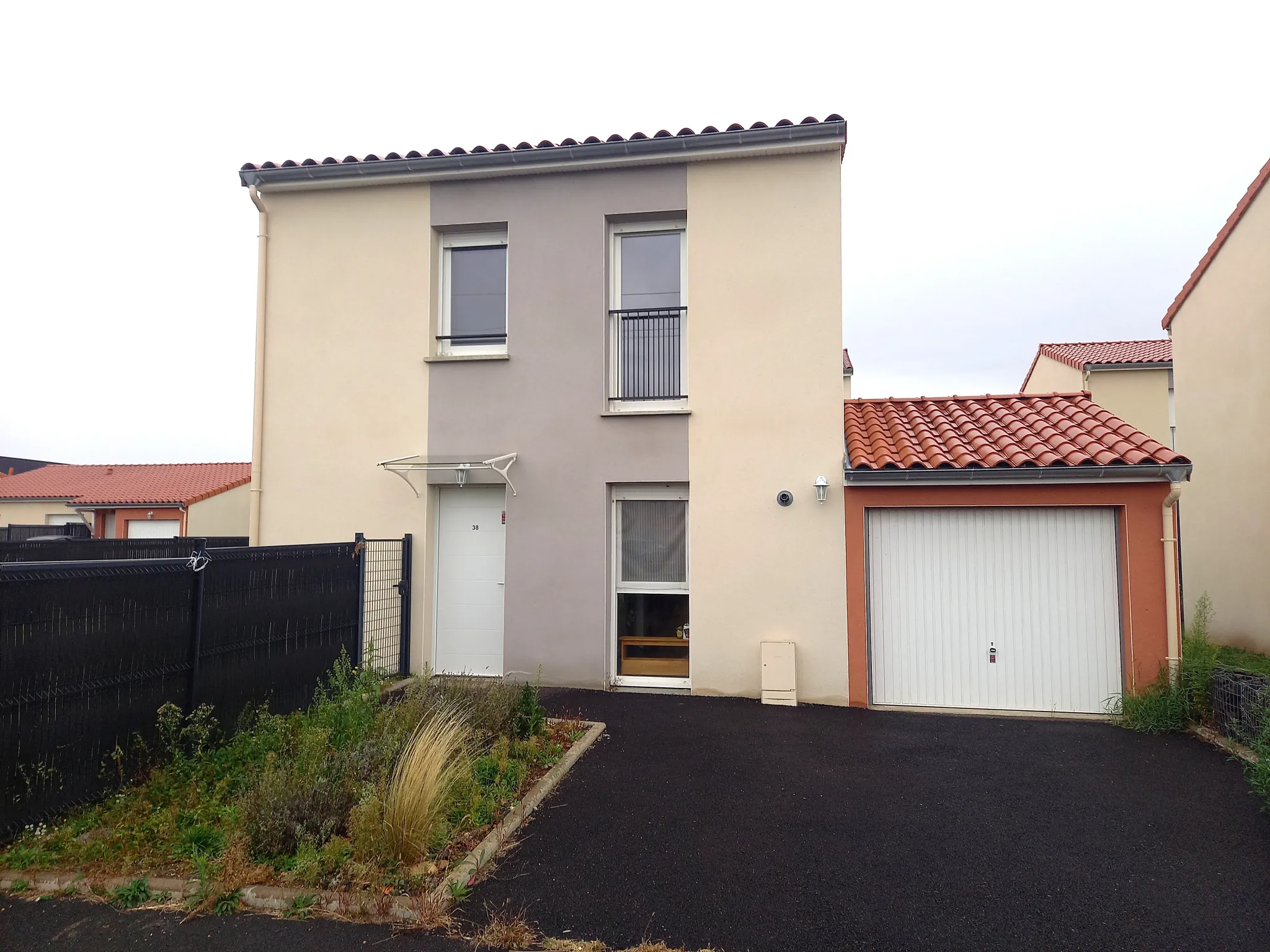 Maison récente de 97 m² avec 3 chambres à Pont du Château 