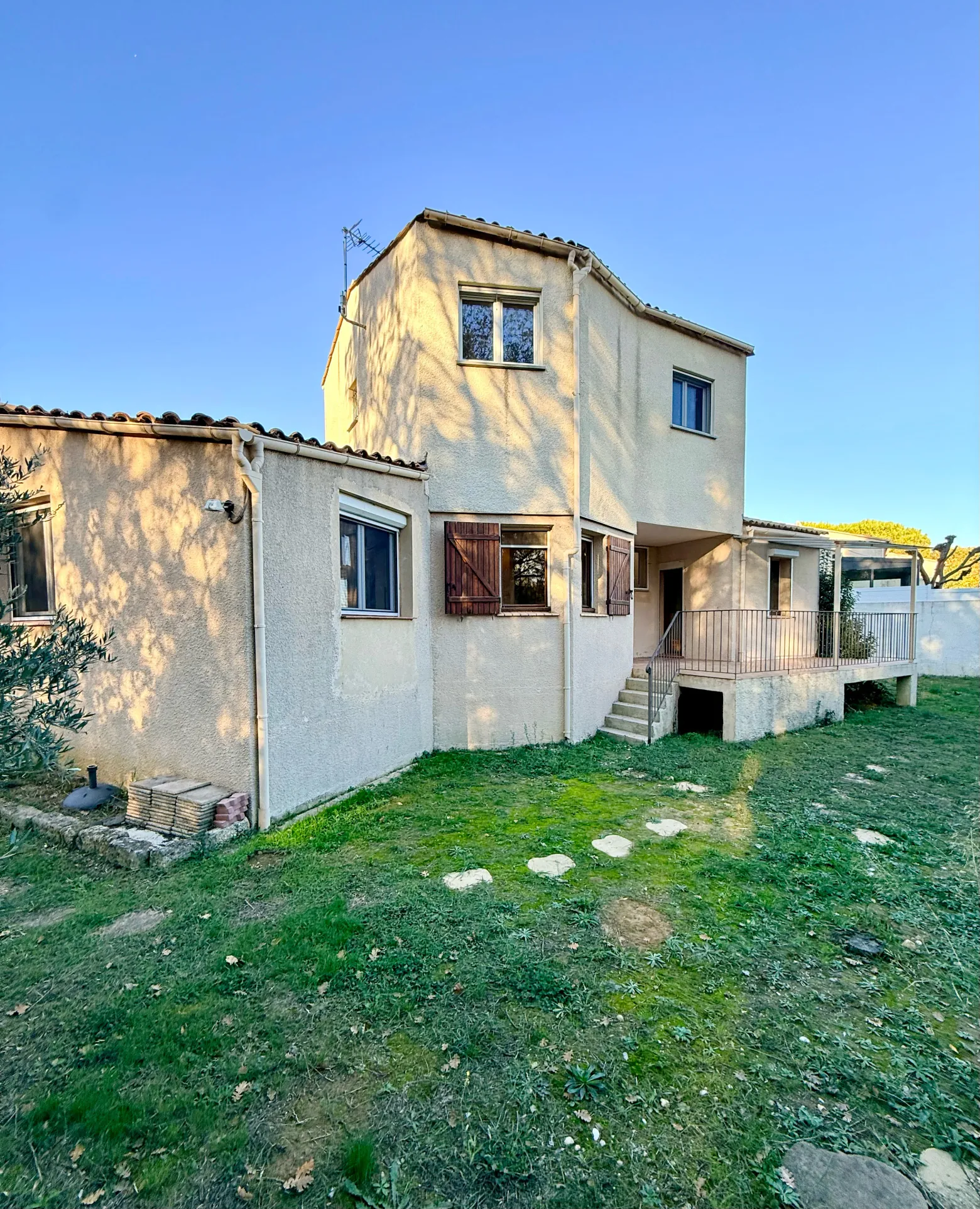 Villa 4 chambres avec bureau et terrasse en Impasse à Saint-Christol