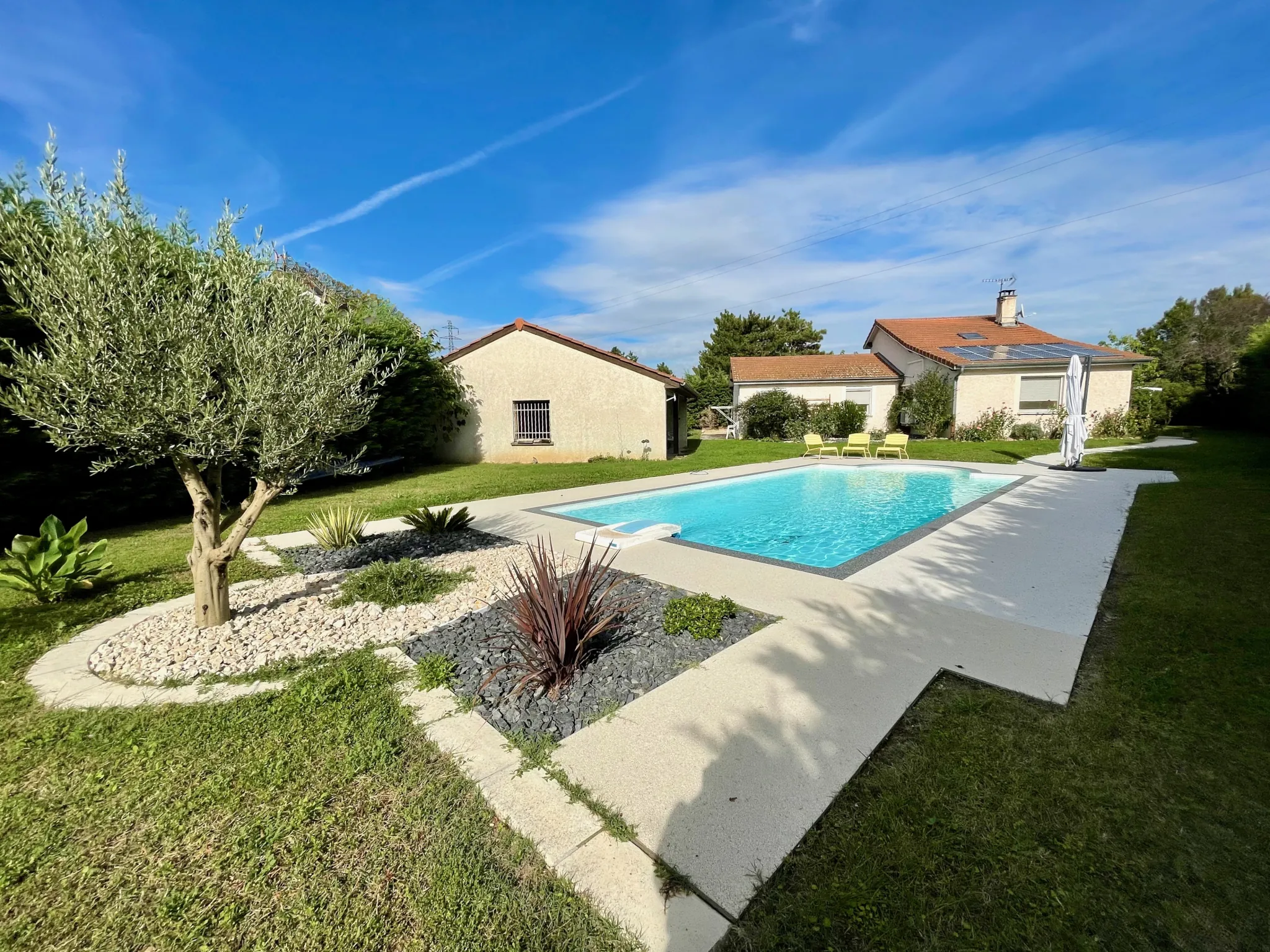 Villa de plain-pied avec piscine à Chanas - 136 m²