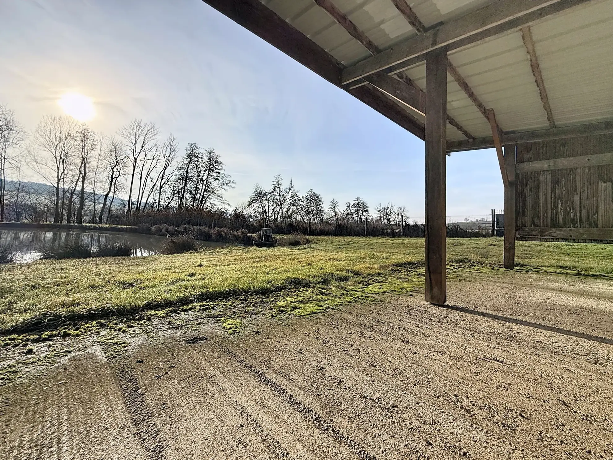 Terrain de loisir avec étang et bois privé à proximité de Mirecourt 