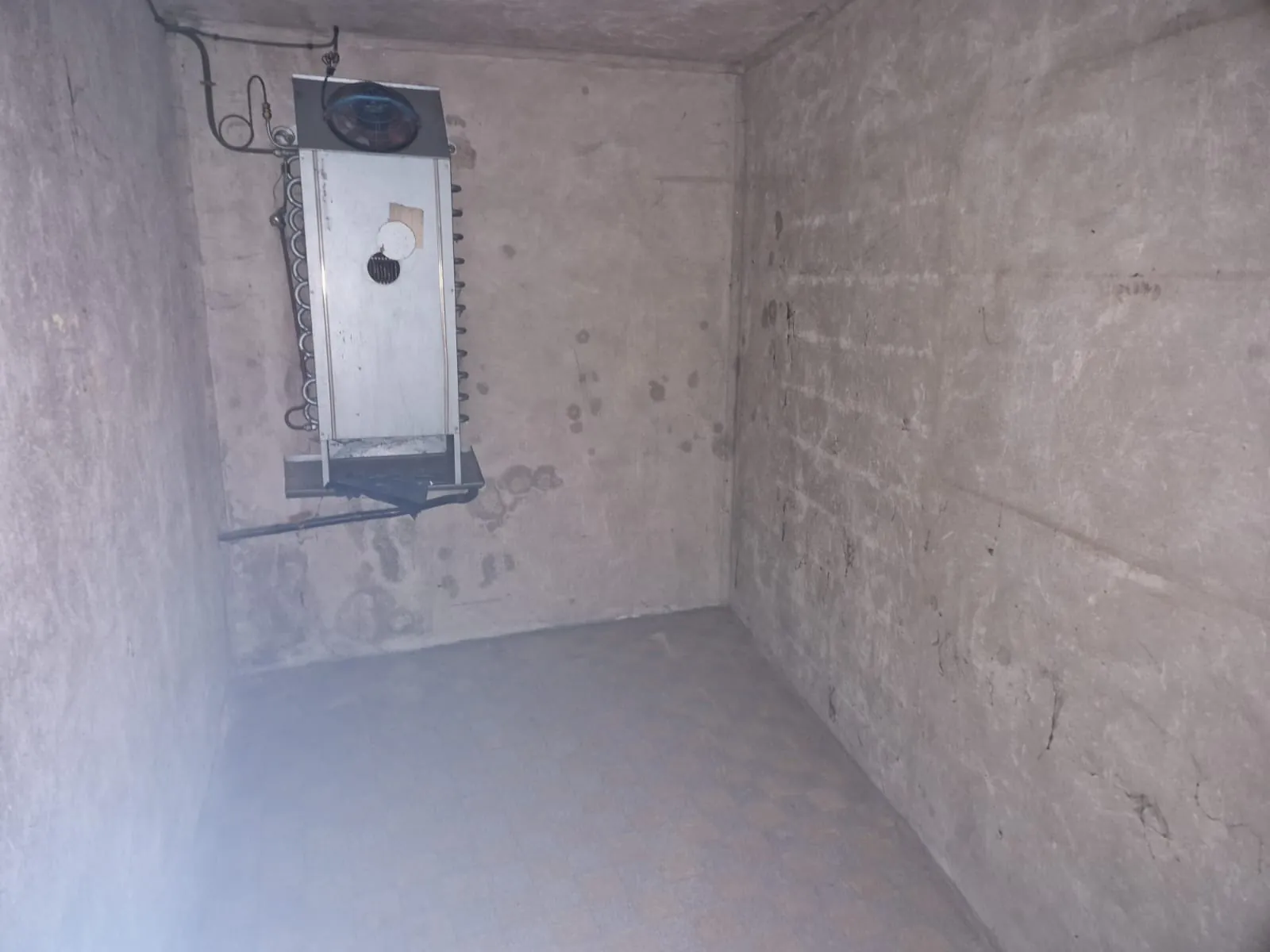 Caves en sous-sol près de la place de la Victoire à Bordeaux - Environnement sain et sécurisé 