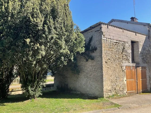 Maison de village à Saulxures-les-Bulgnéville - 78 m², garage et terrasse, prix attractif 