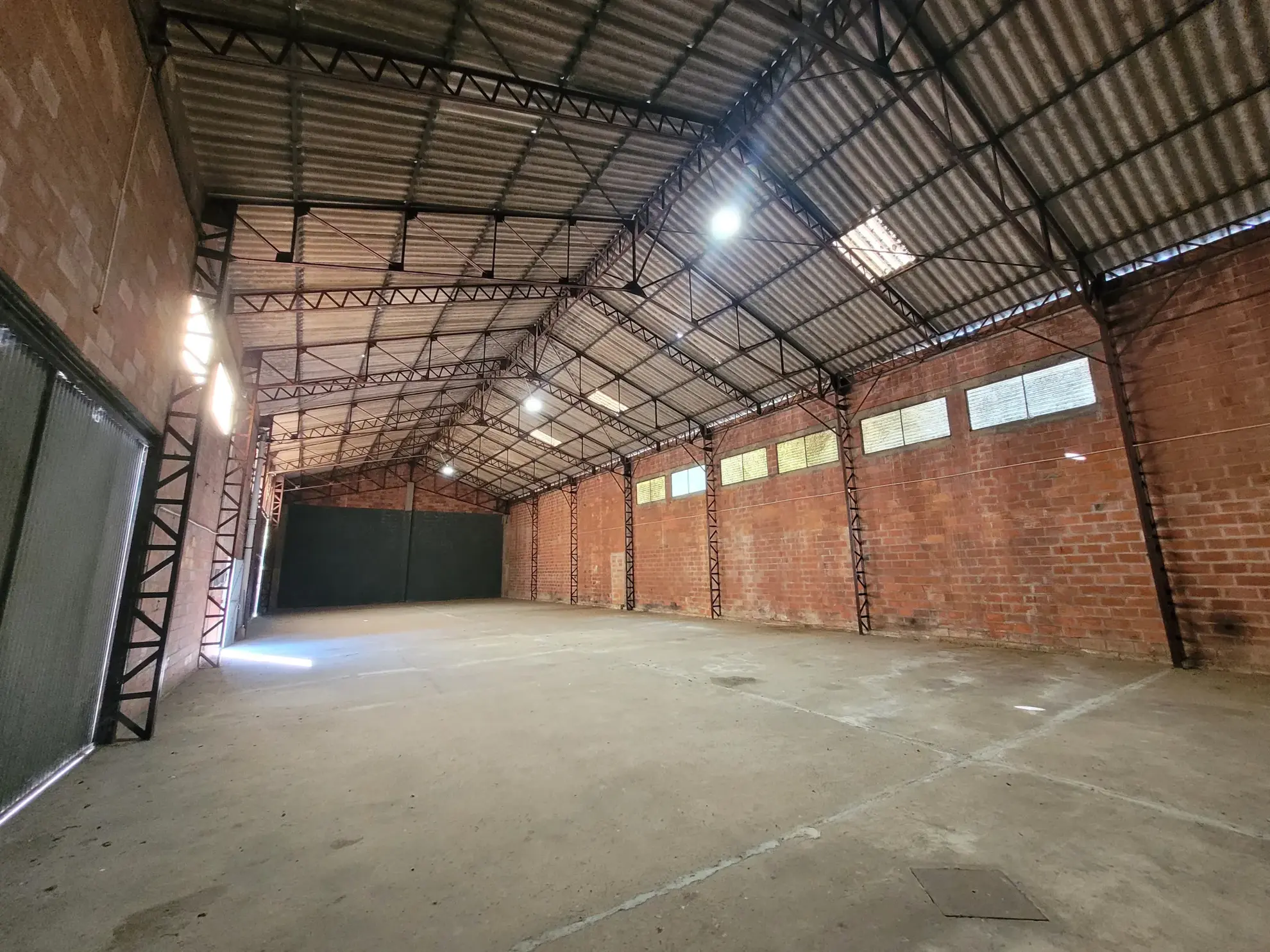 Bâtiment en briques de 565 m² en centre-ville de Marmande à vendre