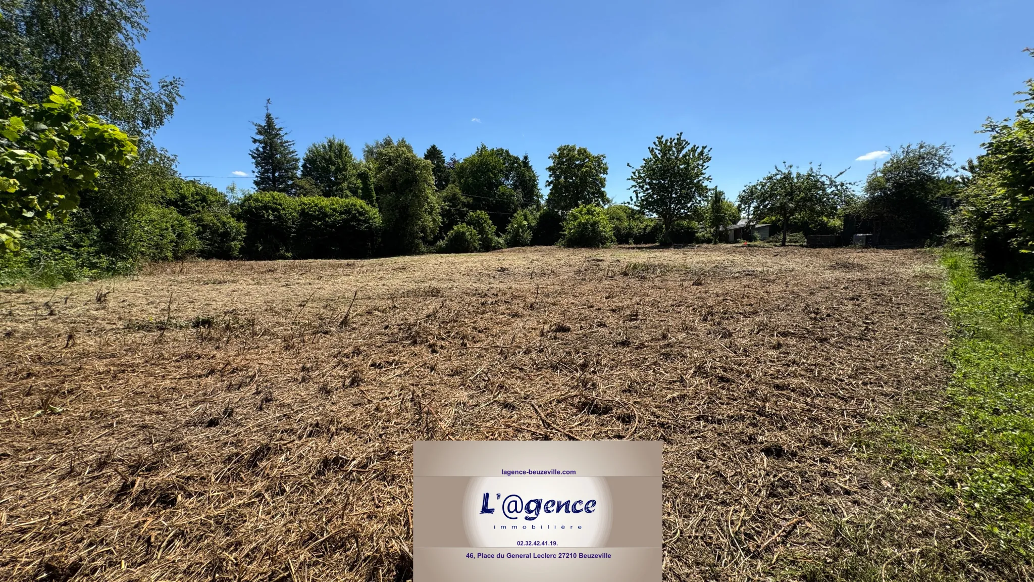 Terrain constructible plat à Honfleur, cadre paisible et arboré