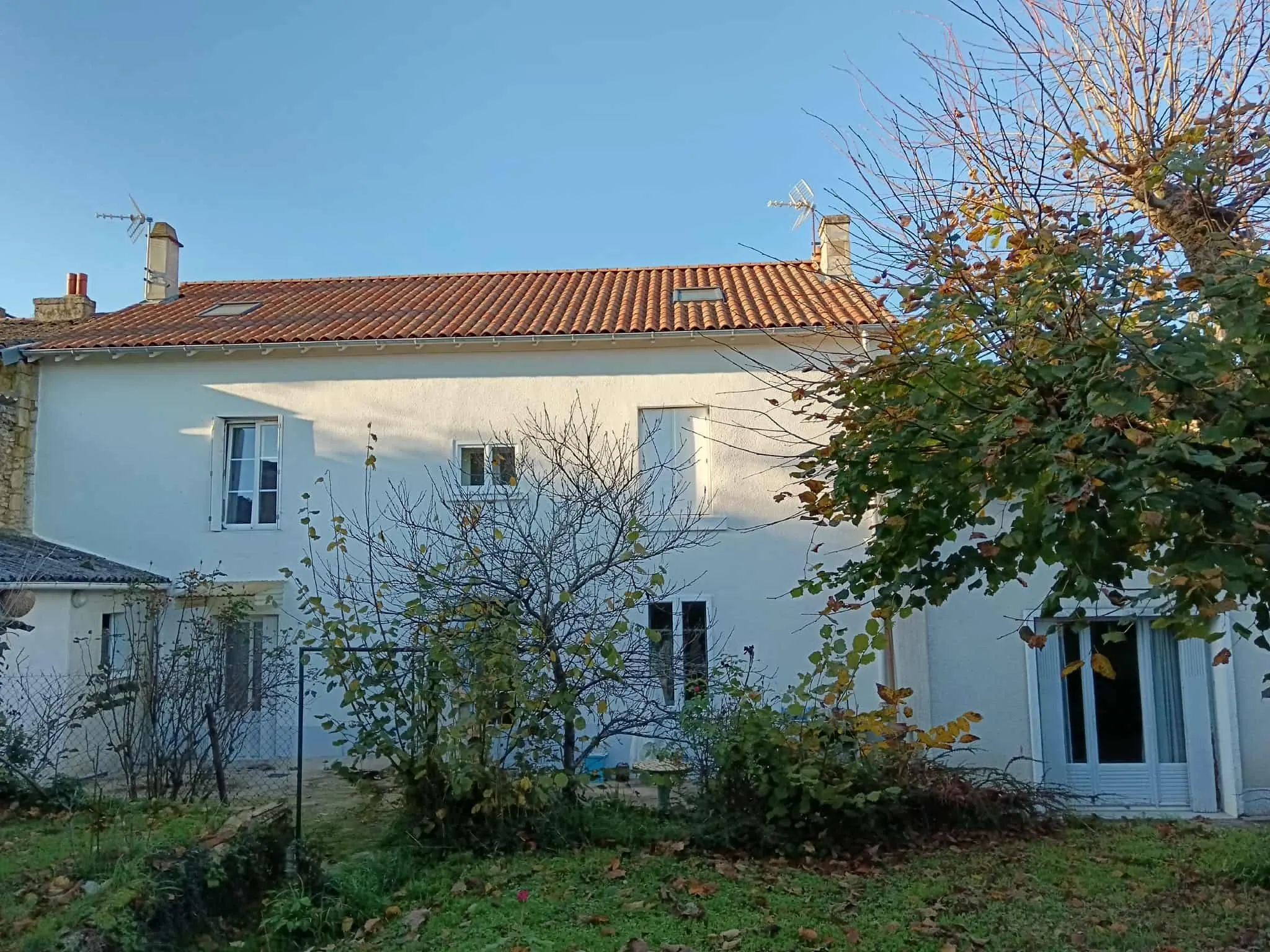 Vente d’un ensemble immobilier comprenant deux maisons à Valence-en-Poitou