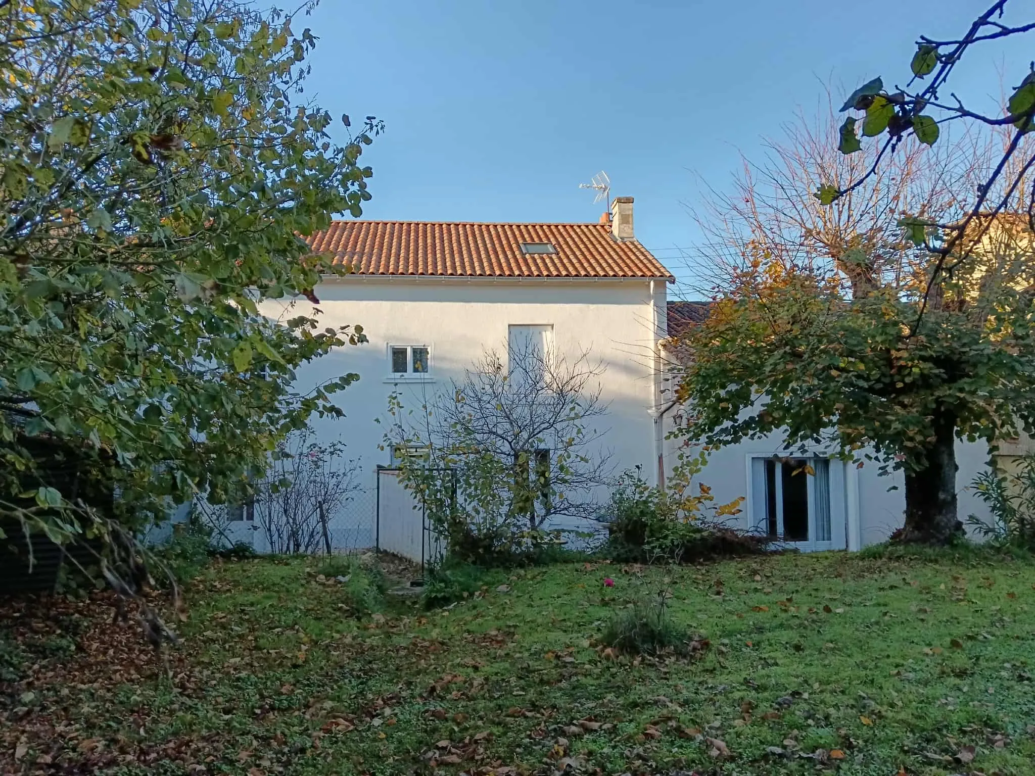 Vente d’un ensemble immobilier comprenant deux maisons à Valence-en-Poitou 